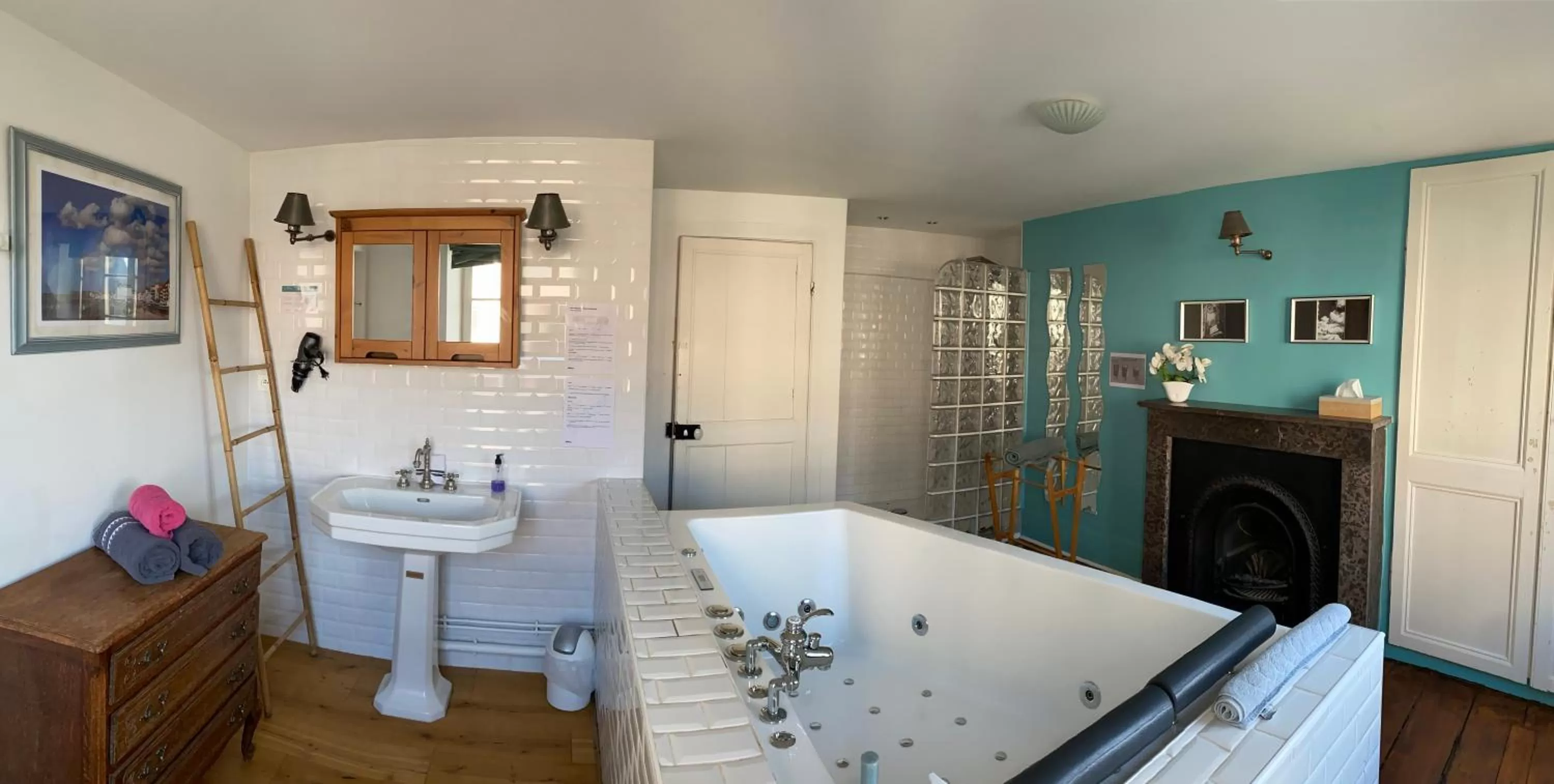 Hot Tub in Chambres d'Hôtes Au coin du spa