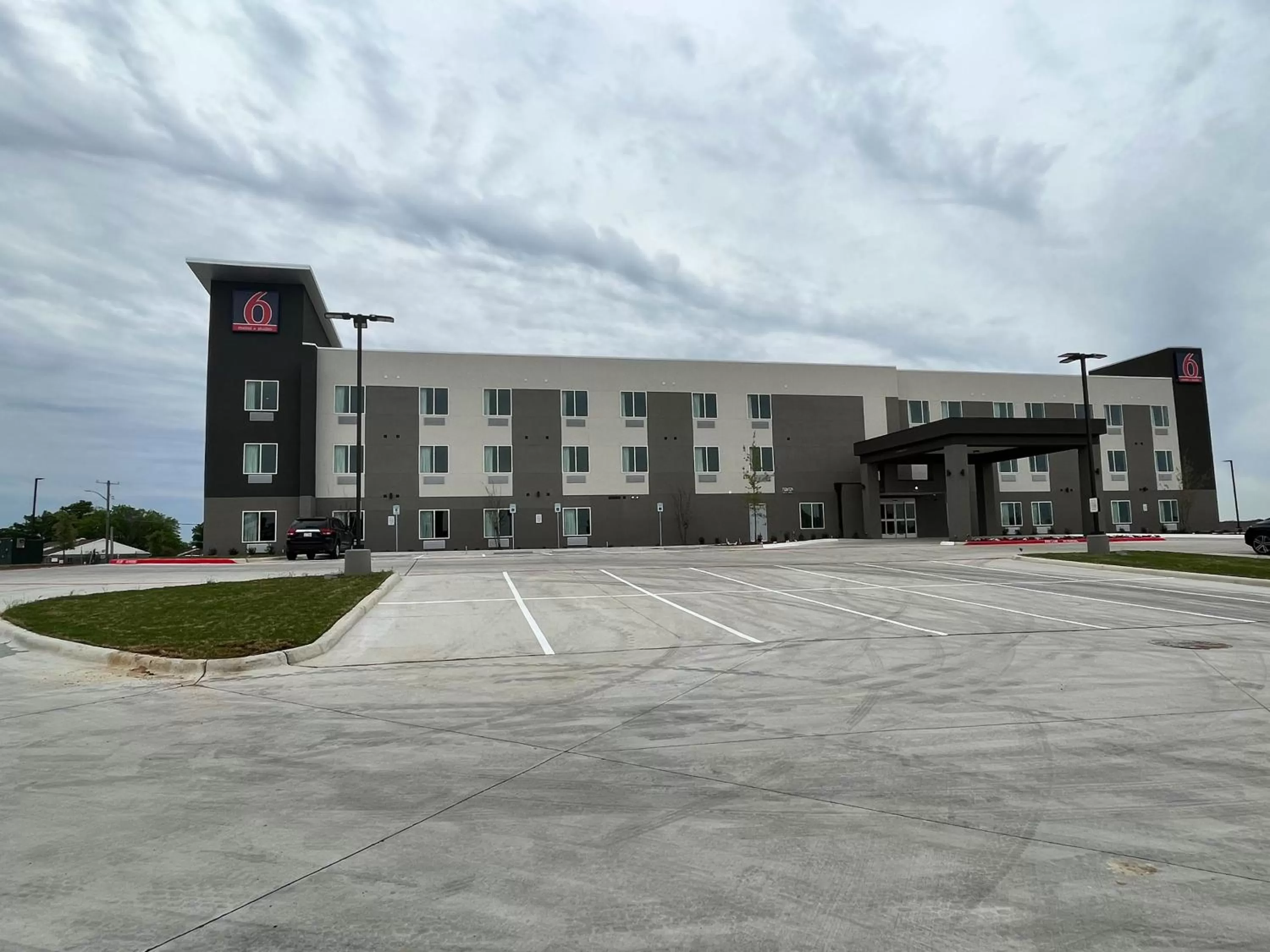 Property building in Motel 6 Fort Worth TX Lake Worth