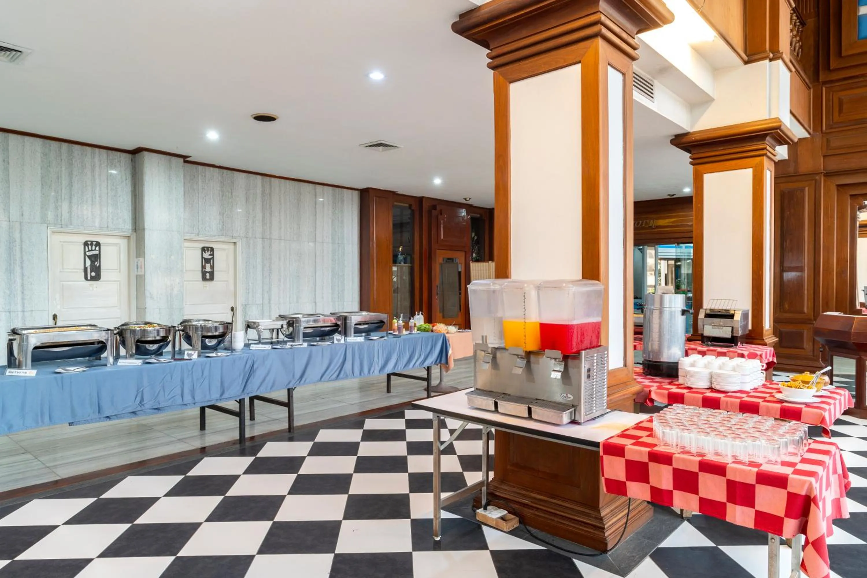 Restaurant/places to eat in Welcome Plaza Hotel Pattaya