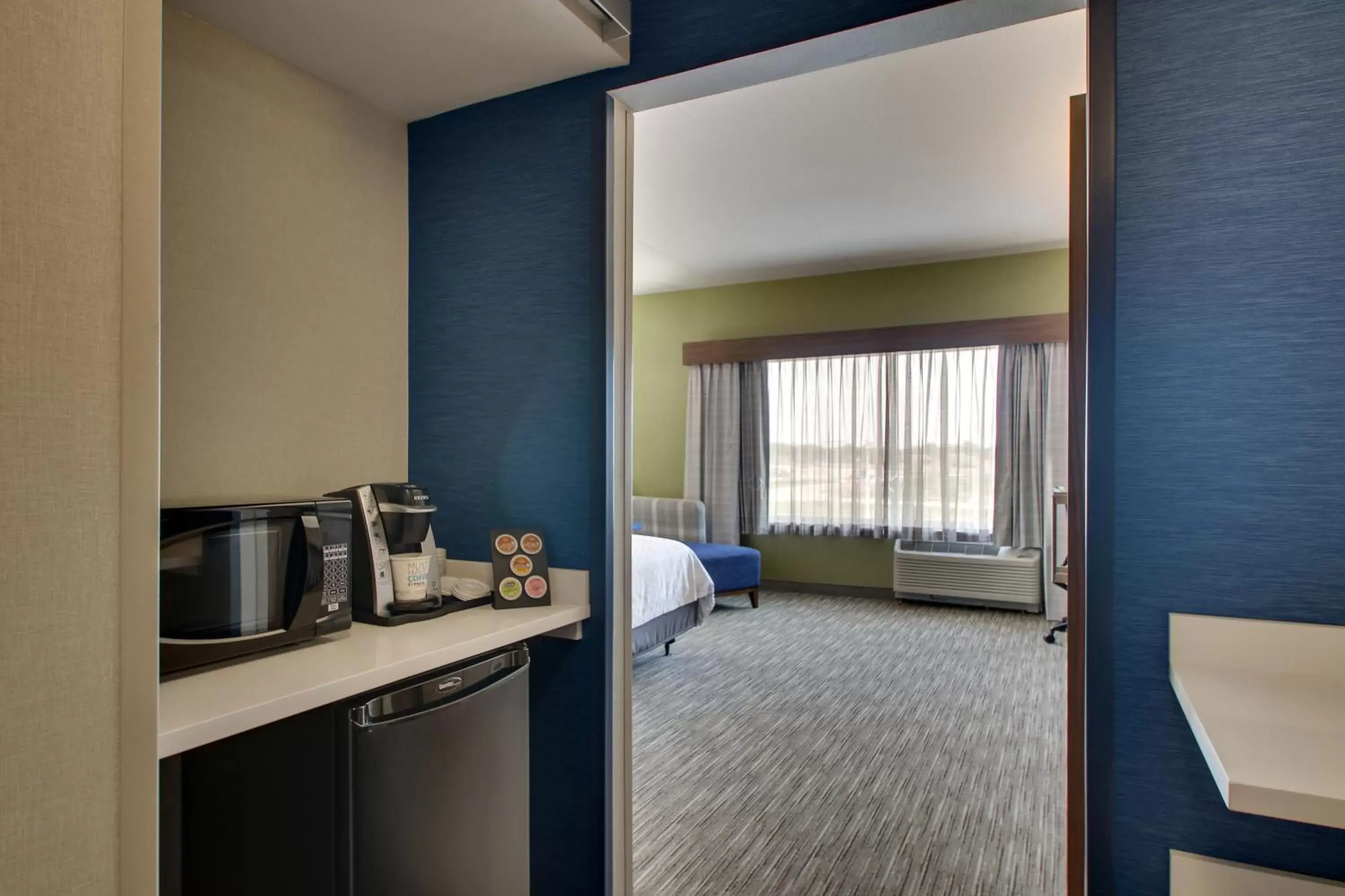 Suite - Mobility Access Roll in Shower/Non-Smoking in Holiday Inn Express & Suites Findlay North by IHG Suite - Mobility Access Roll in Shower/Non-Smoking in Holiday Inn Express & Suites Findlay North by IHG