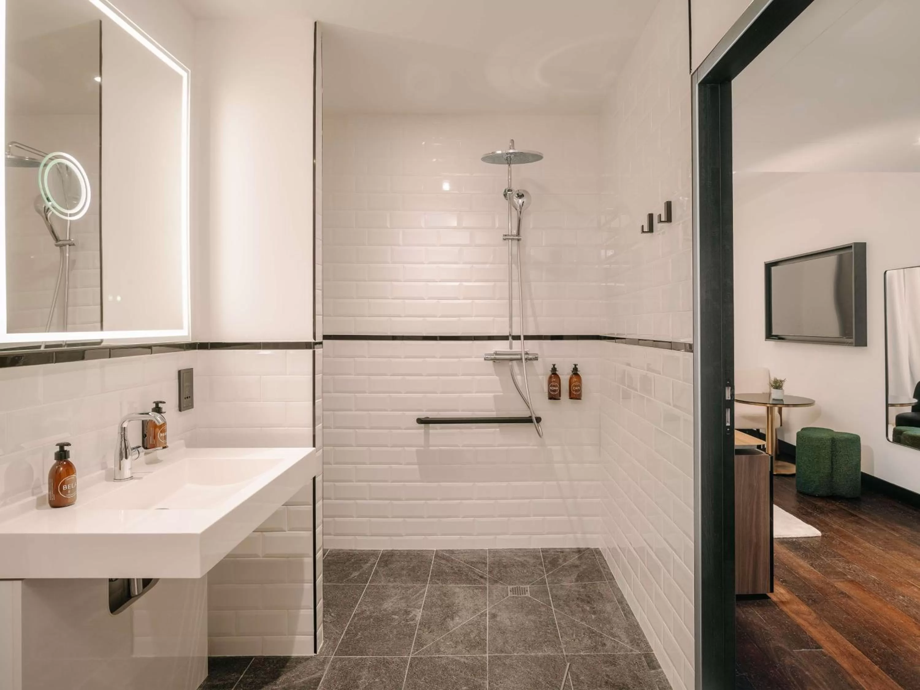 Bathroom in Marty Hotel Bordeaux - Tapestry Collection by Hilton