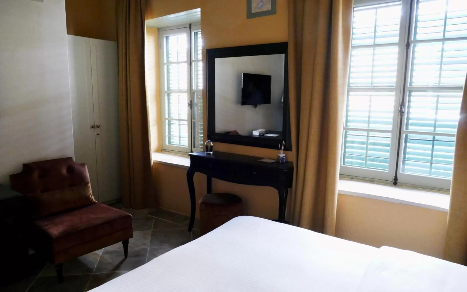 hair dresser, Bed in Madama Residence