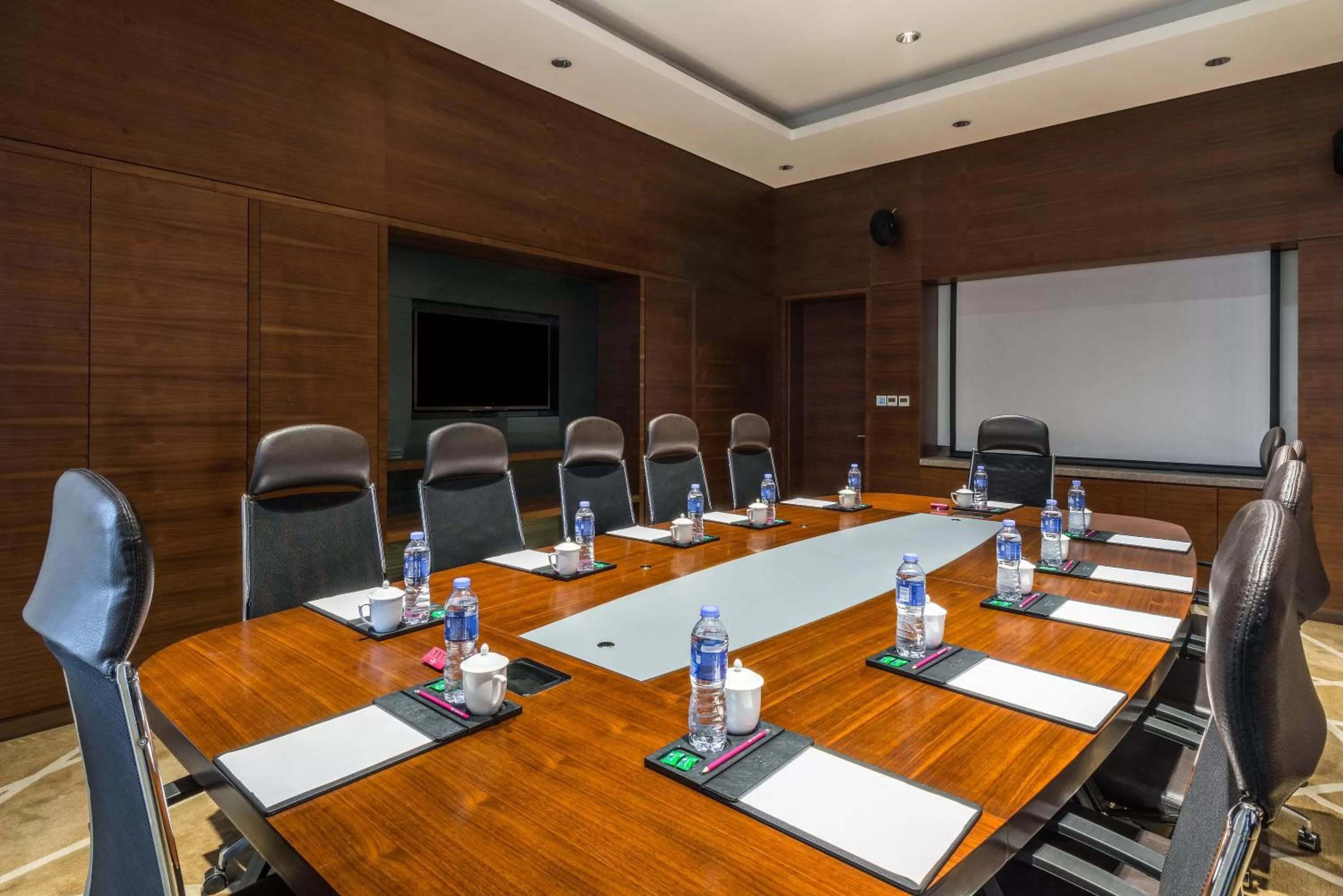 Meeting/conference room in Crowne Plaza Yangzhou by IHG