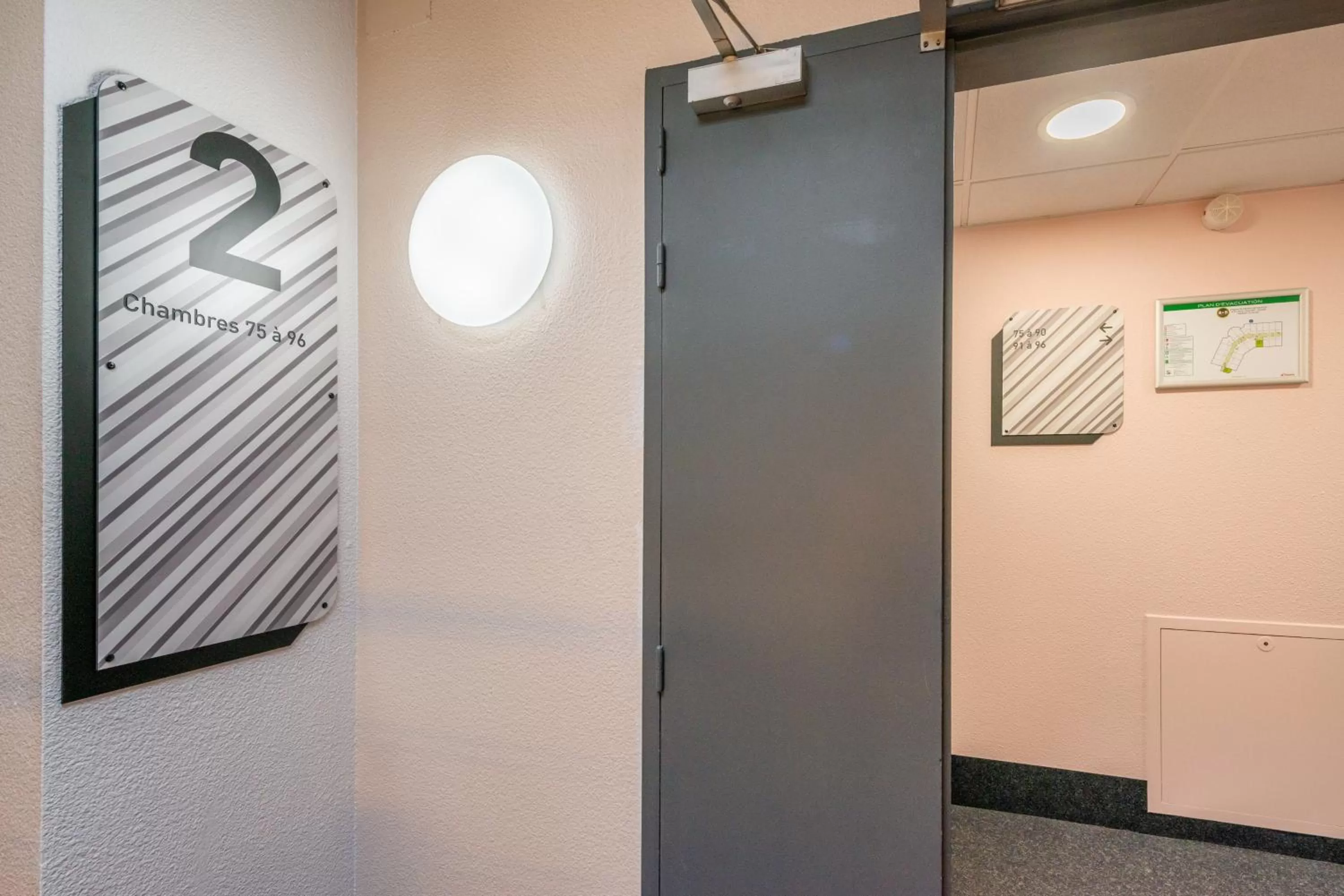 Decorative detail in B&B HOTEL Cholet Sud