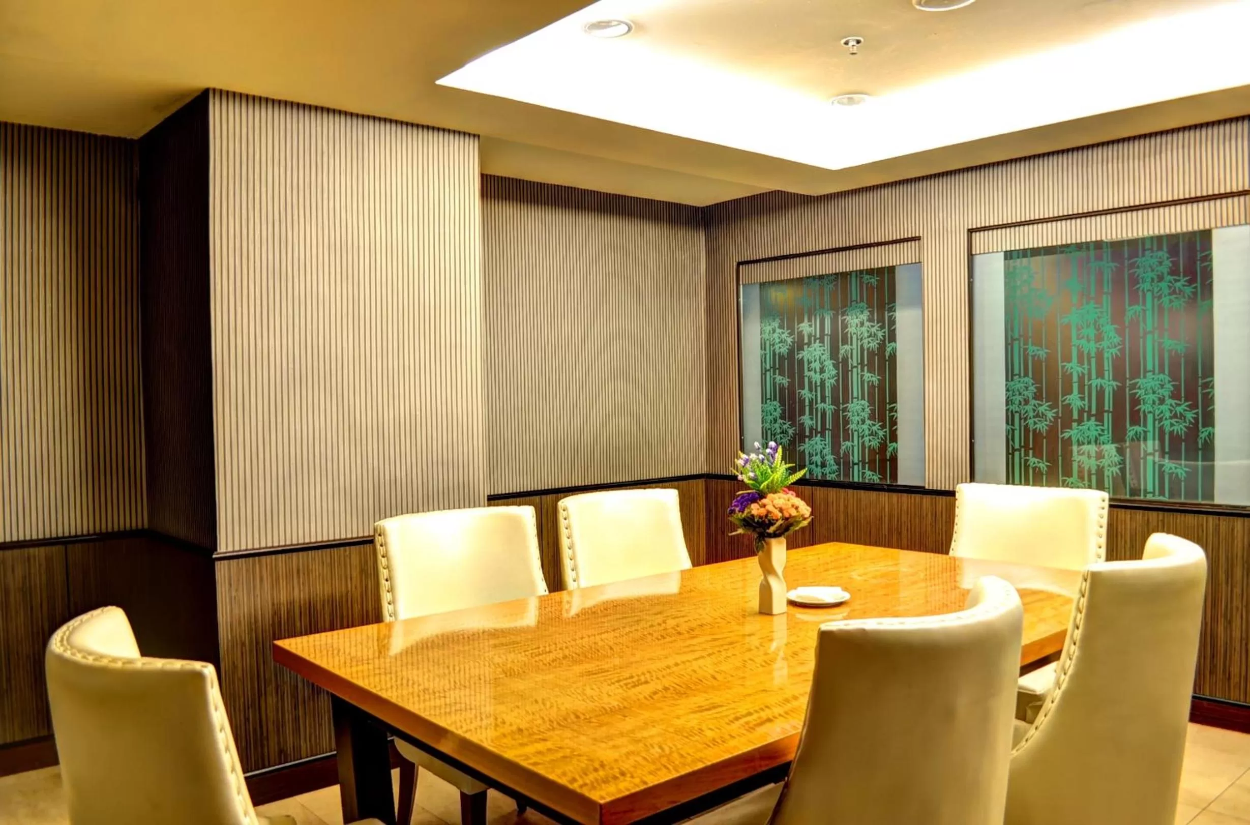 Business facilities in Swiss-Belhotel Maleosan Manado