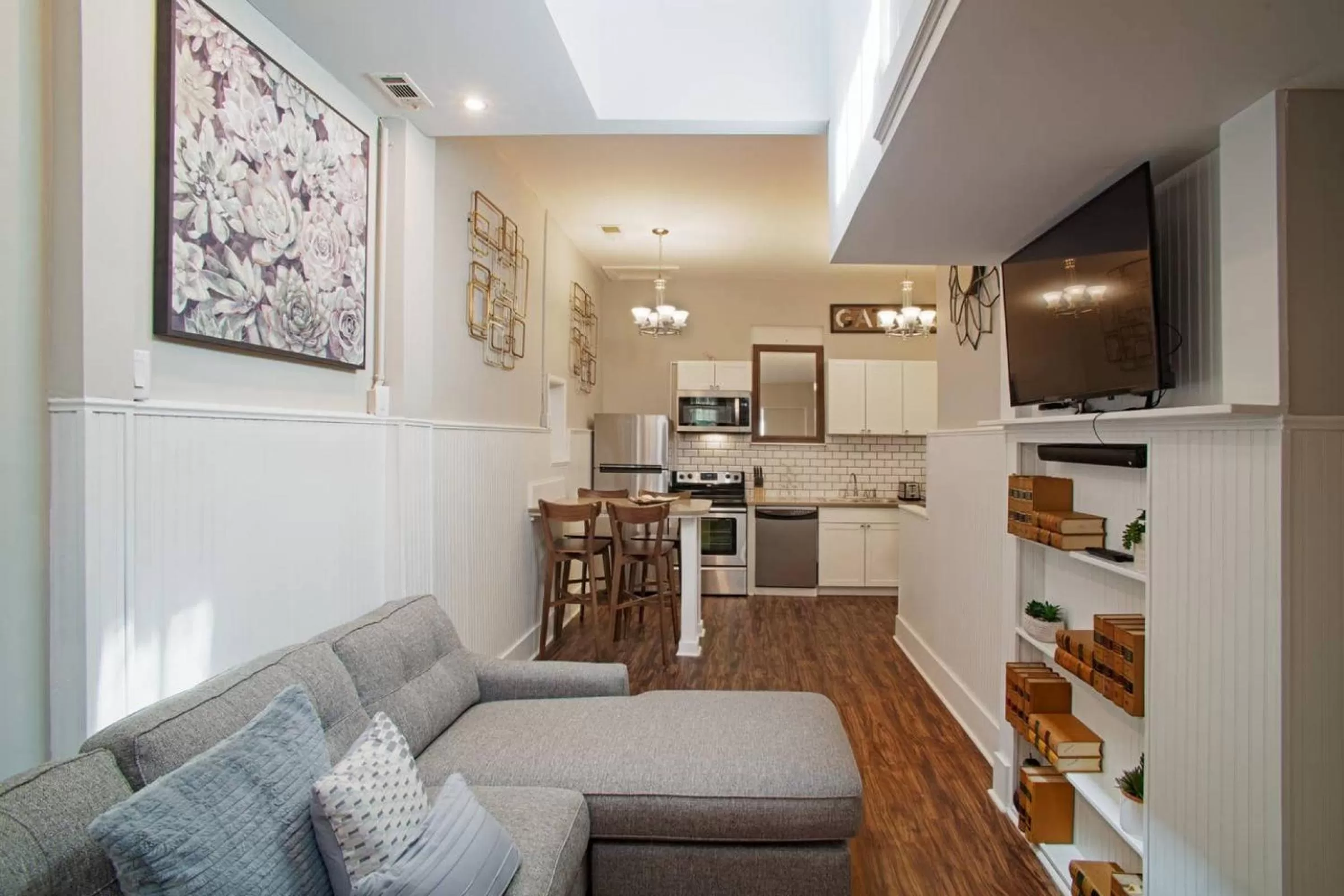 Living room in 101 E Waldburg - Cozy Cottage just off of Forsyth Park