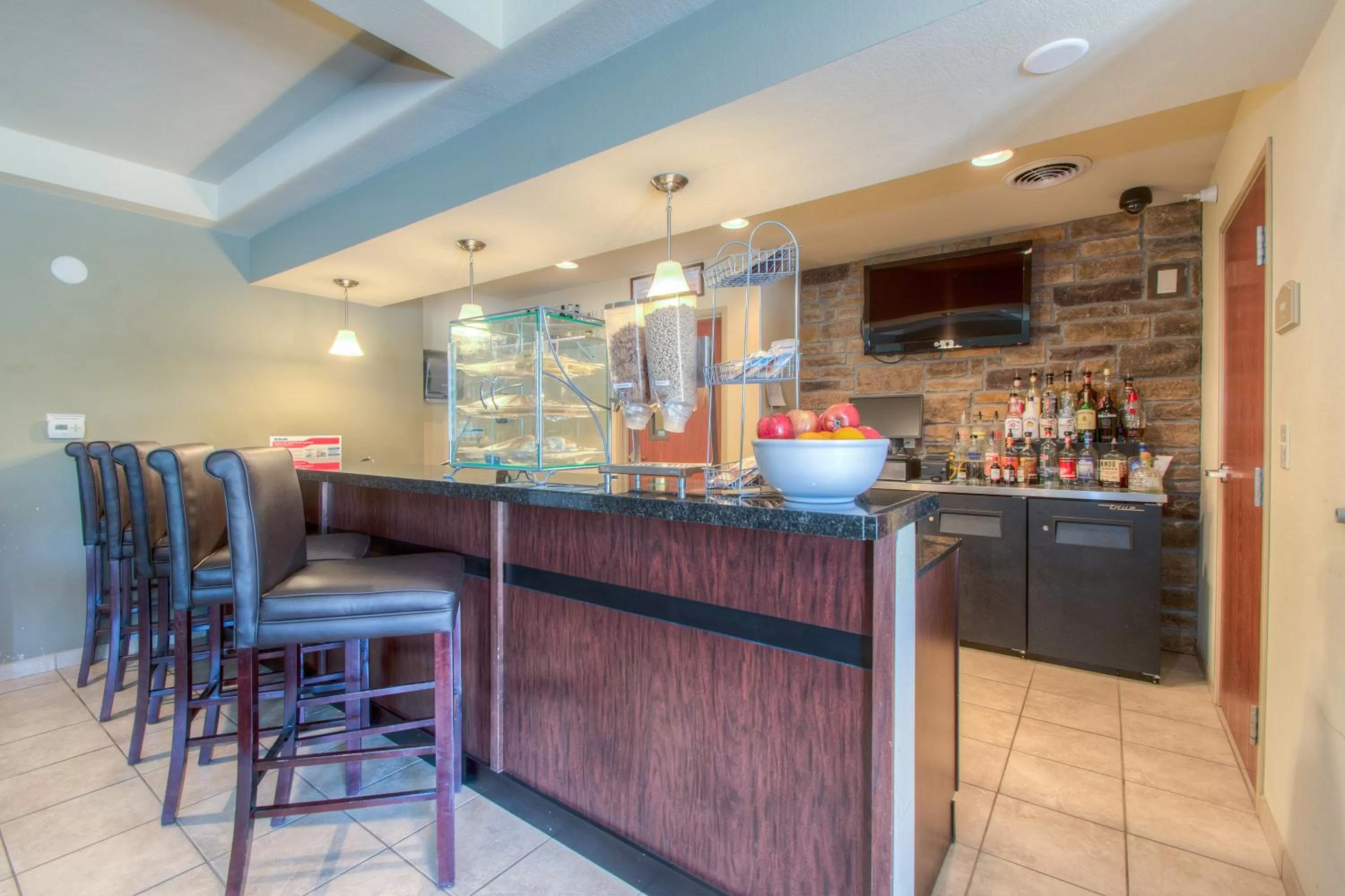 Restaurant/places to eat in Cobblestone Inn & Suites - Wray