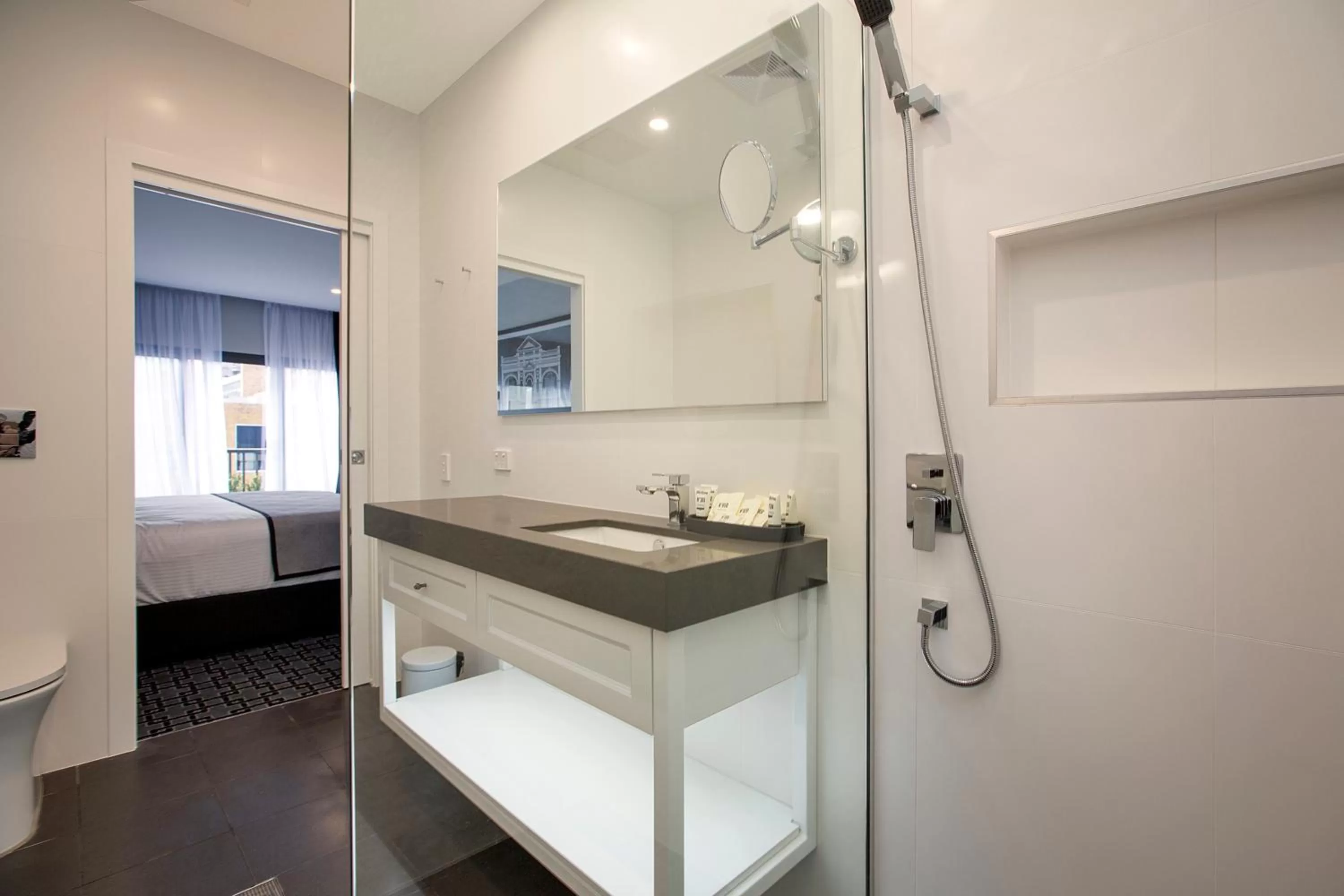Shower in CH Boutique Hotel & Apartments, an Ascend Collection Hotel