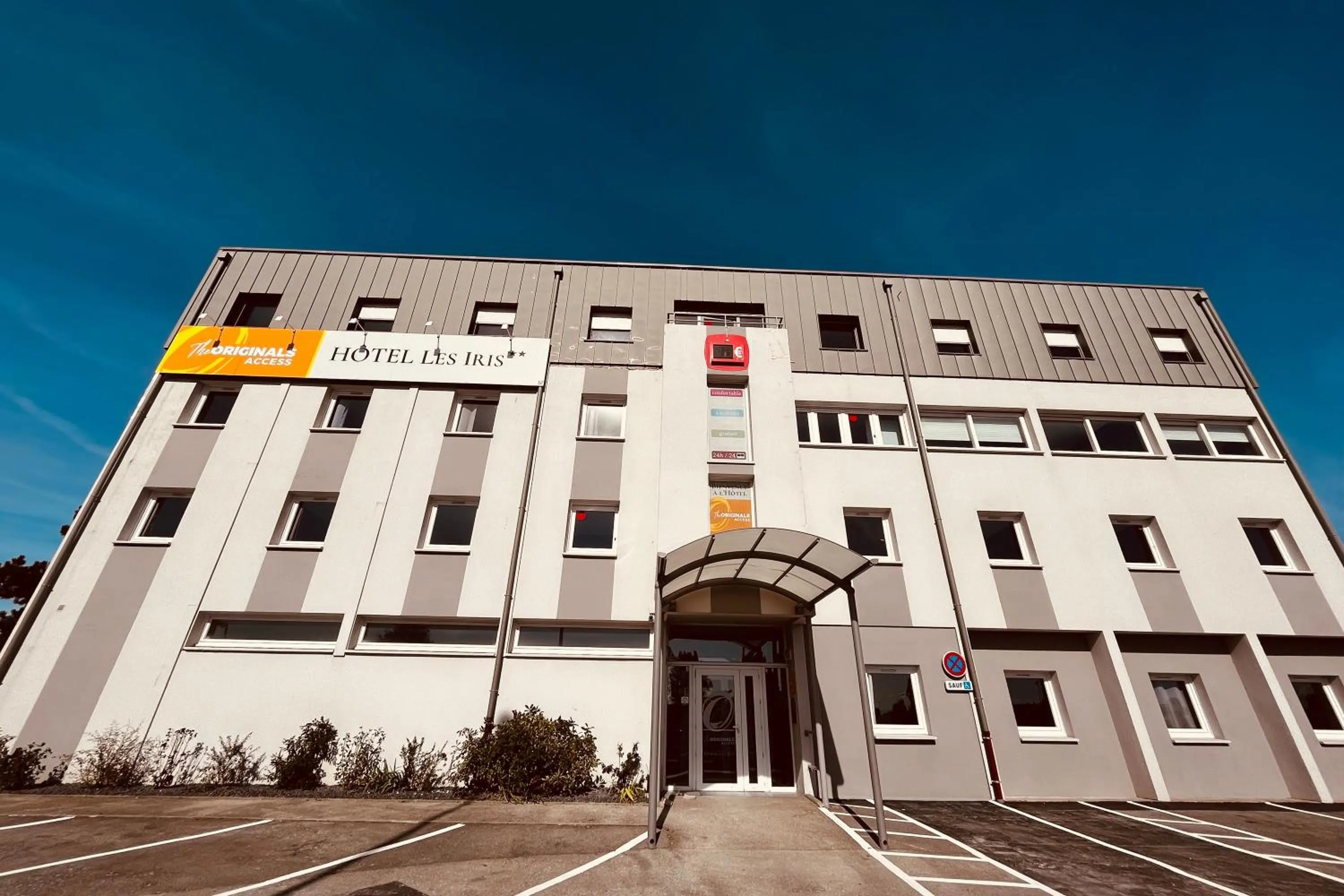 Property building in The Originals Access, Hôtel les Iris, Berck-sur-Mer