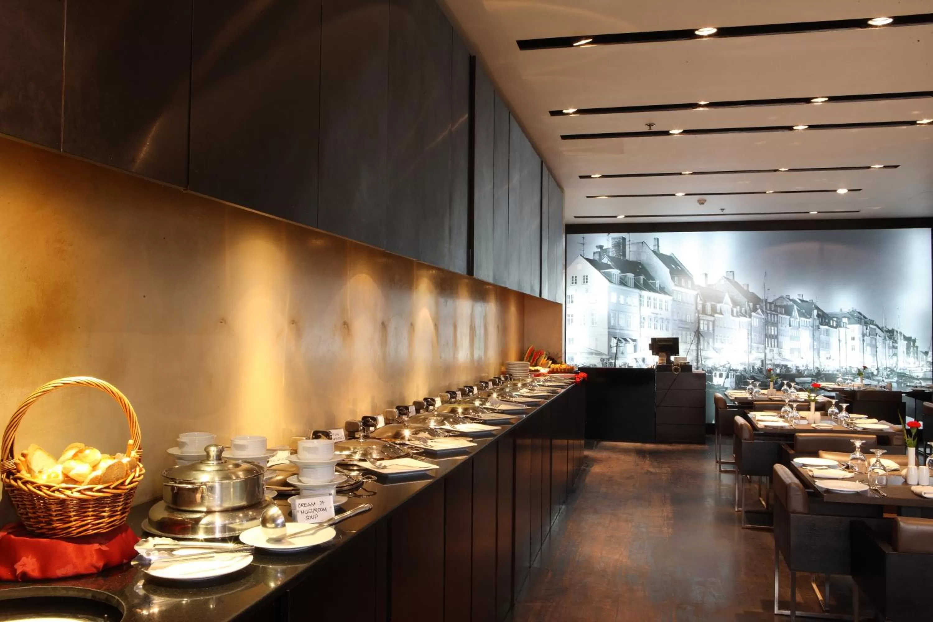 Restaurant/places to eat in Sea View Hotel Dubai