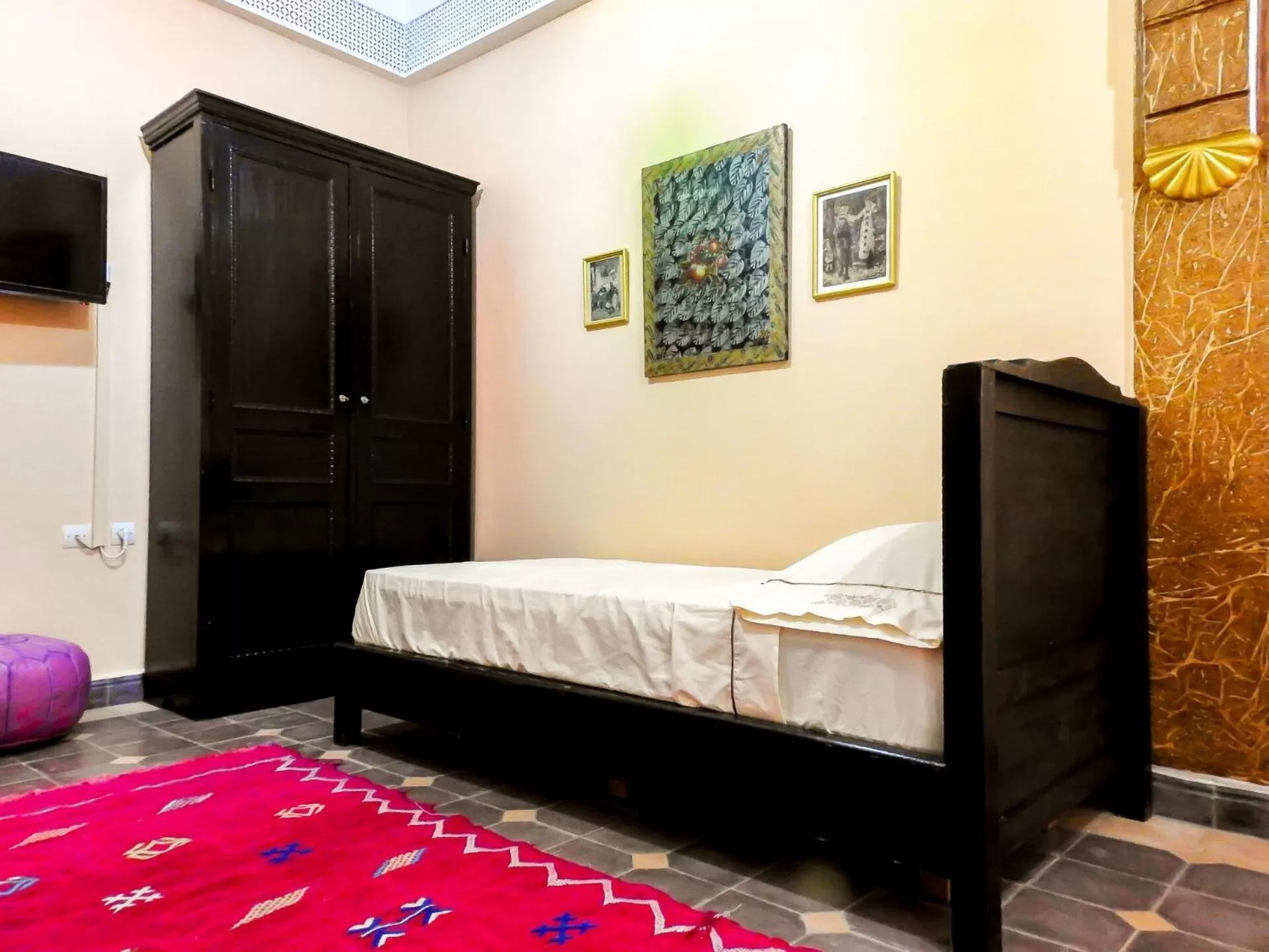 Bed in Le Bleu House