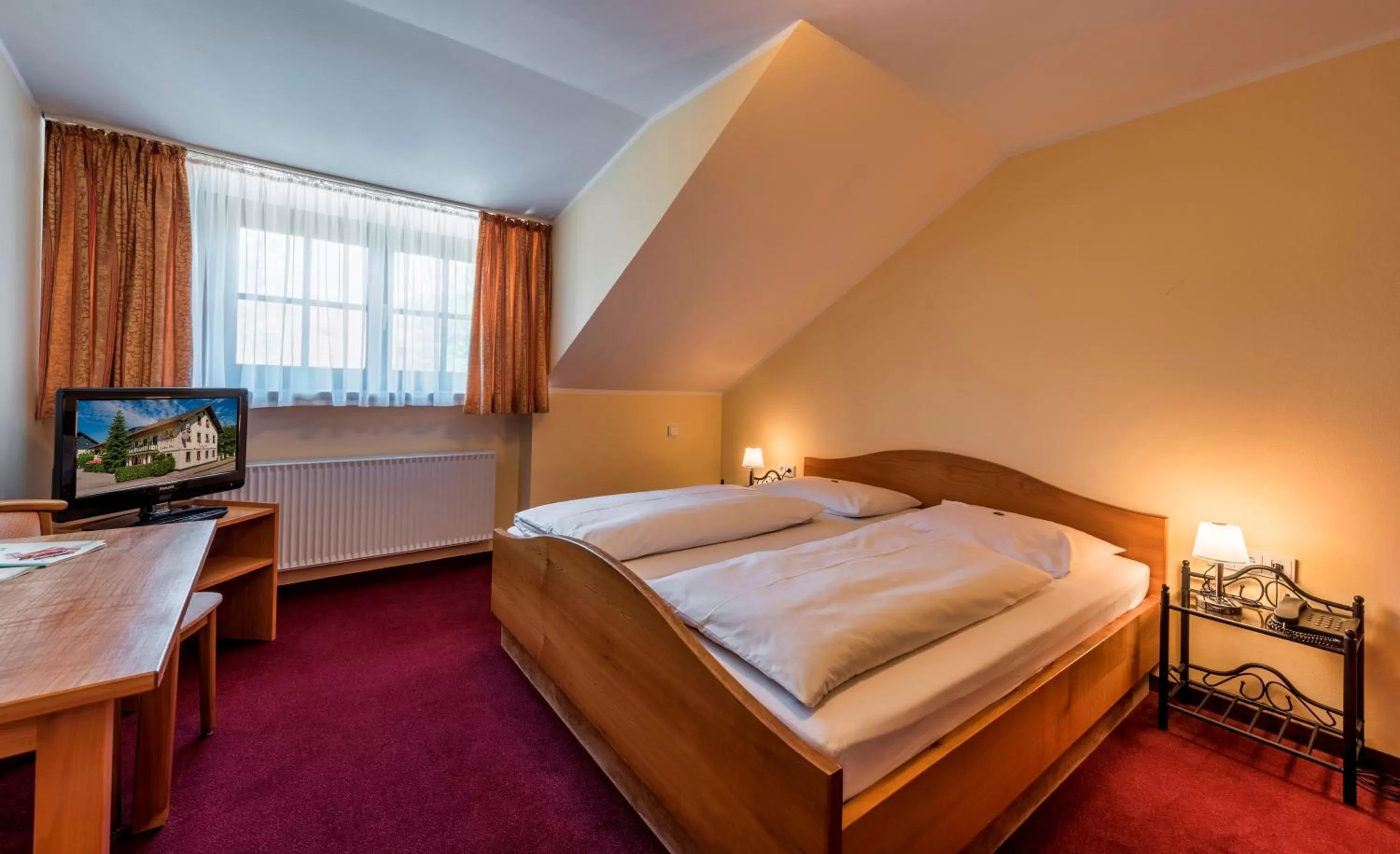 Bedroom, Bed in Hotel Schäfflerwirt