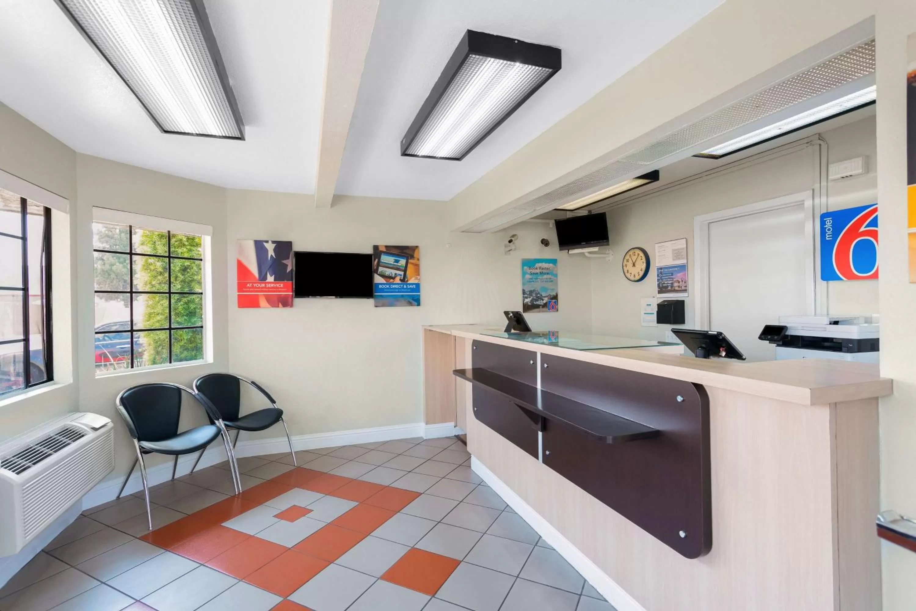 Lobby or reception in Motel 6-Merced, CA - North