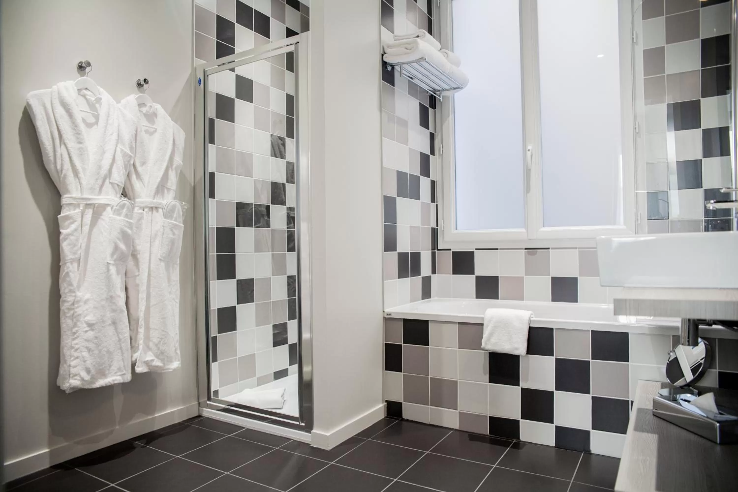 Bathroom in Hôtel de Tourny - Boutique Hôtel Bordeaux Centre