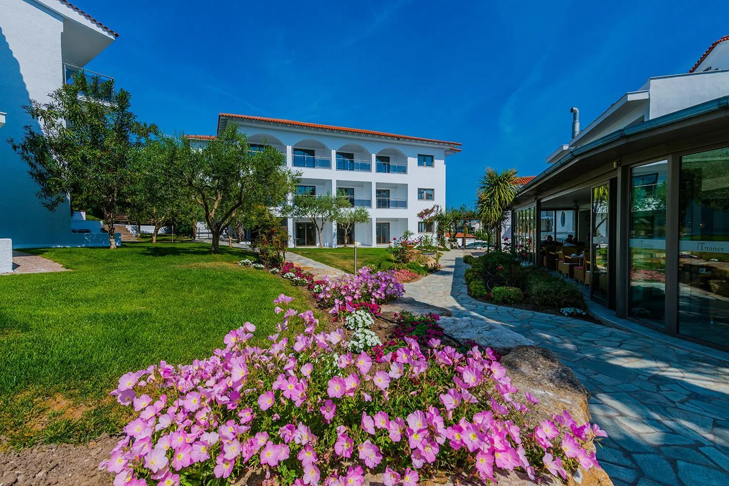 Property building in Flegra Palace