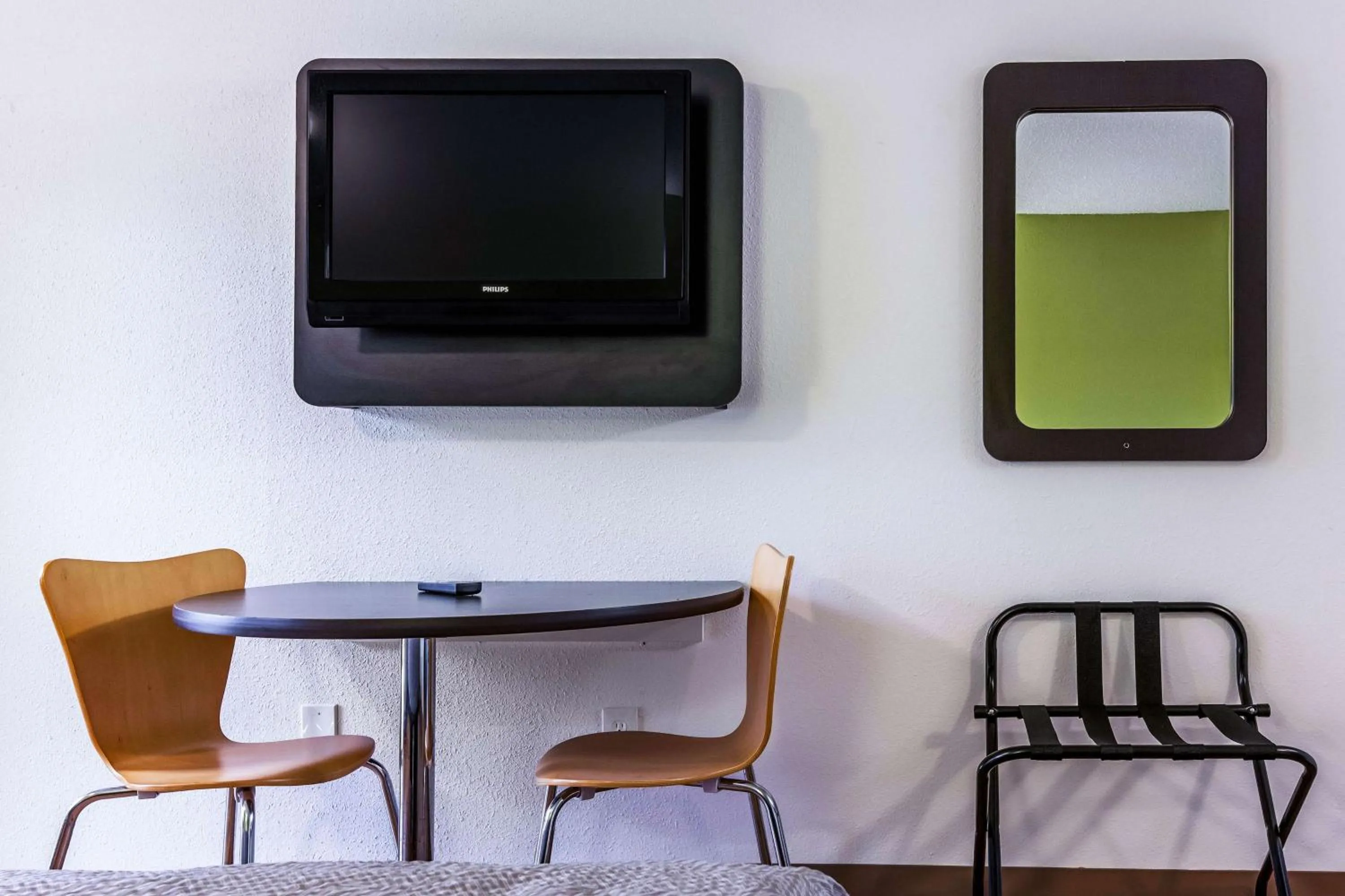TV and multimedia in Motel 6-Alexandria, LA - South
