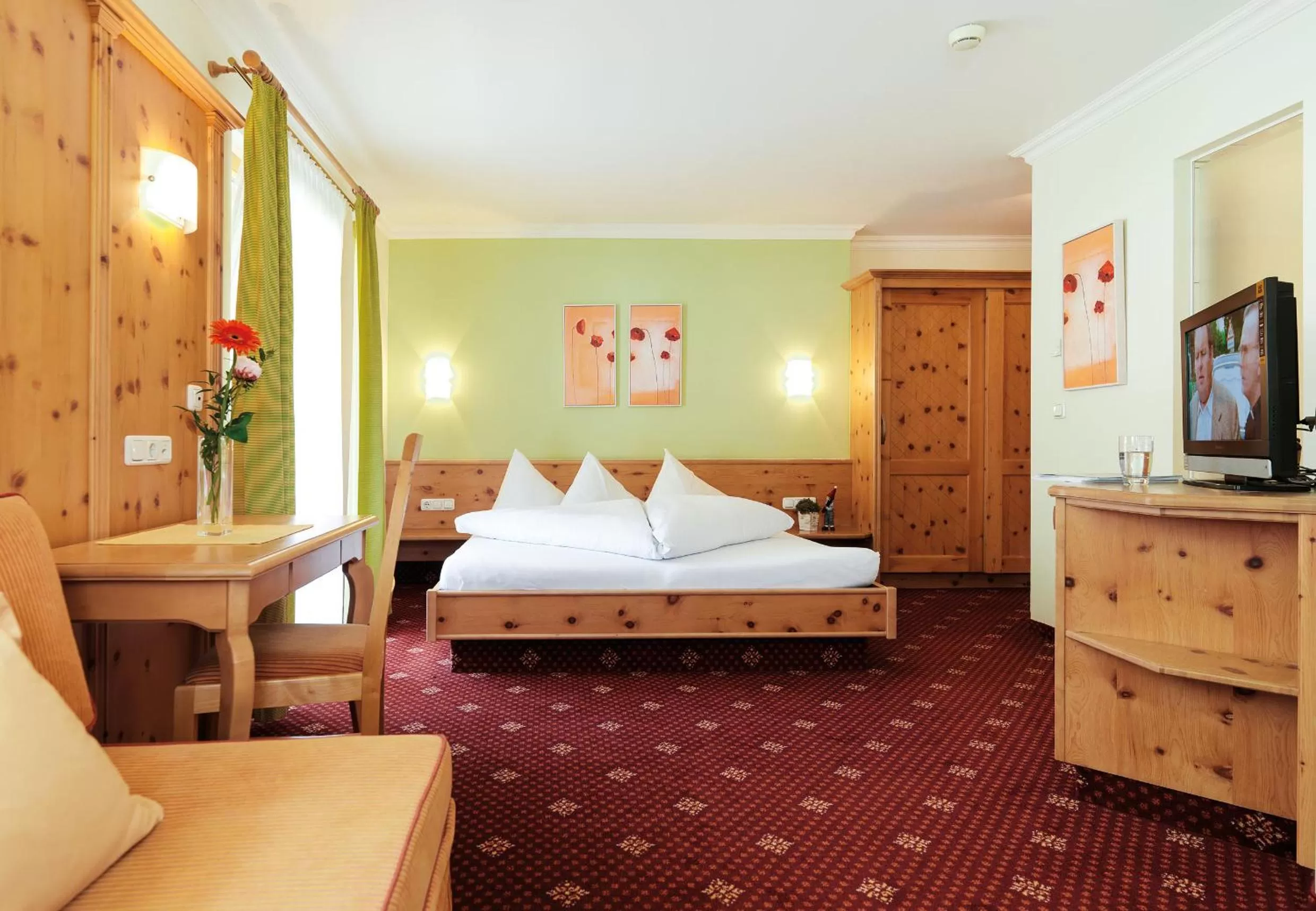 Photo of the whole room, Bed in Hotel Enzian