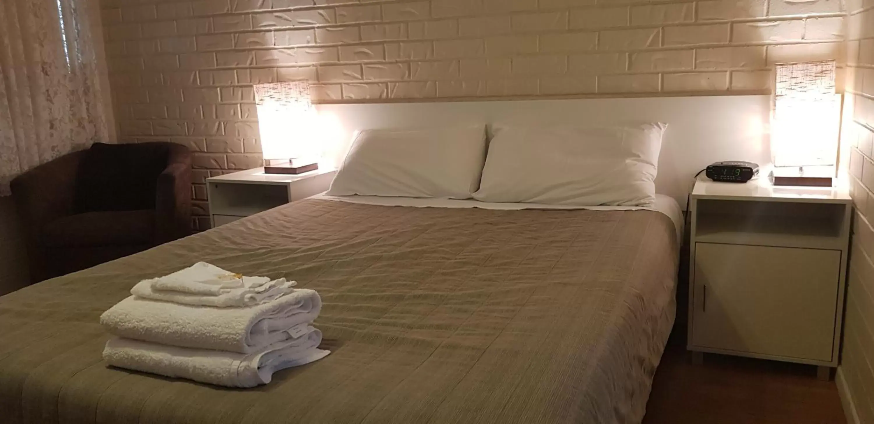 Queen Room in Bondi Motel Queen Room in Bondi Motel