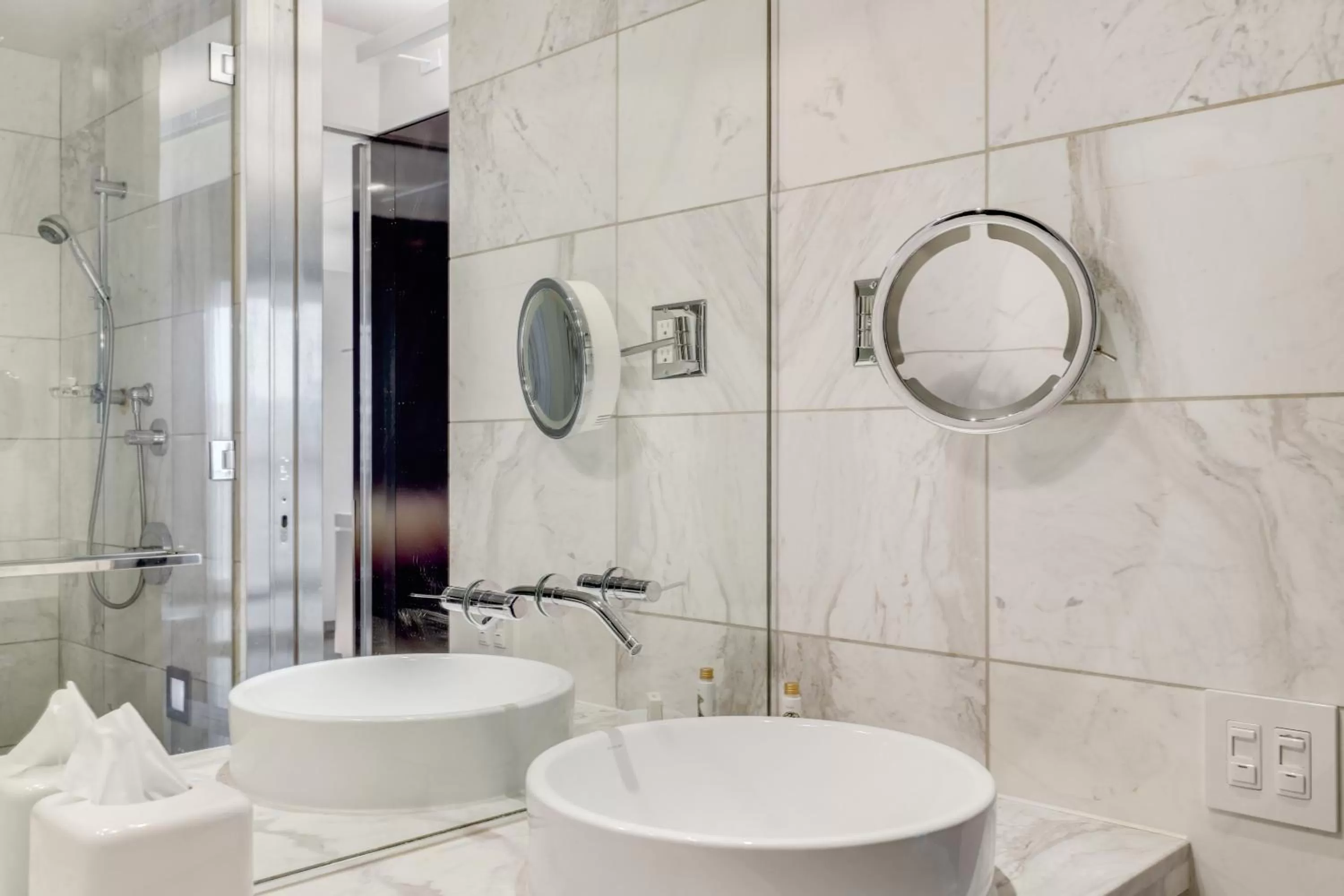 Shower in Vegas Palms HIGH 52nd fl. 1BDR corner penthouse 1220sqft