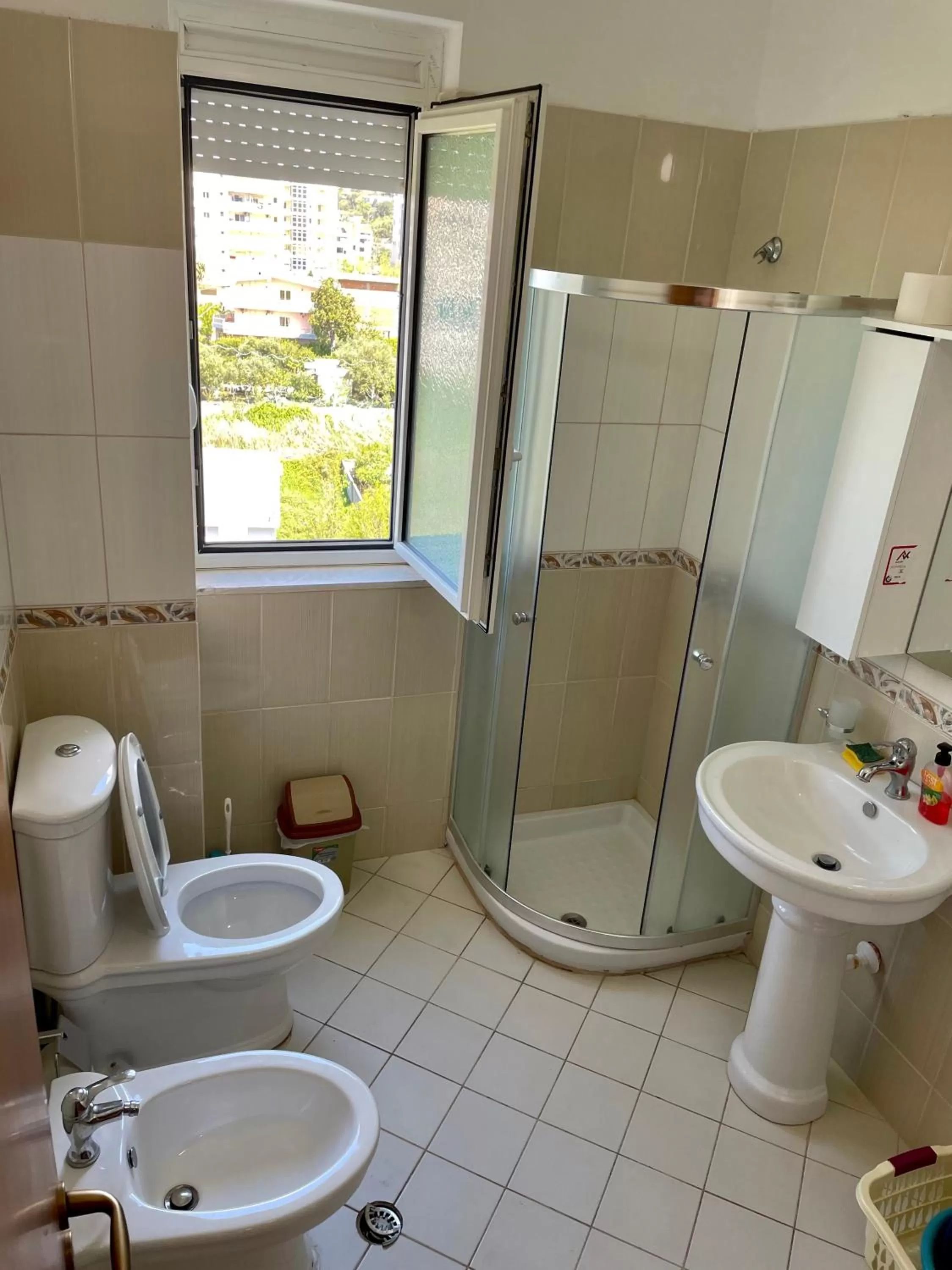 Shower, Bathroom in FAMILY SUITE RESIDENCE