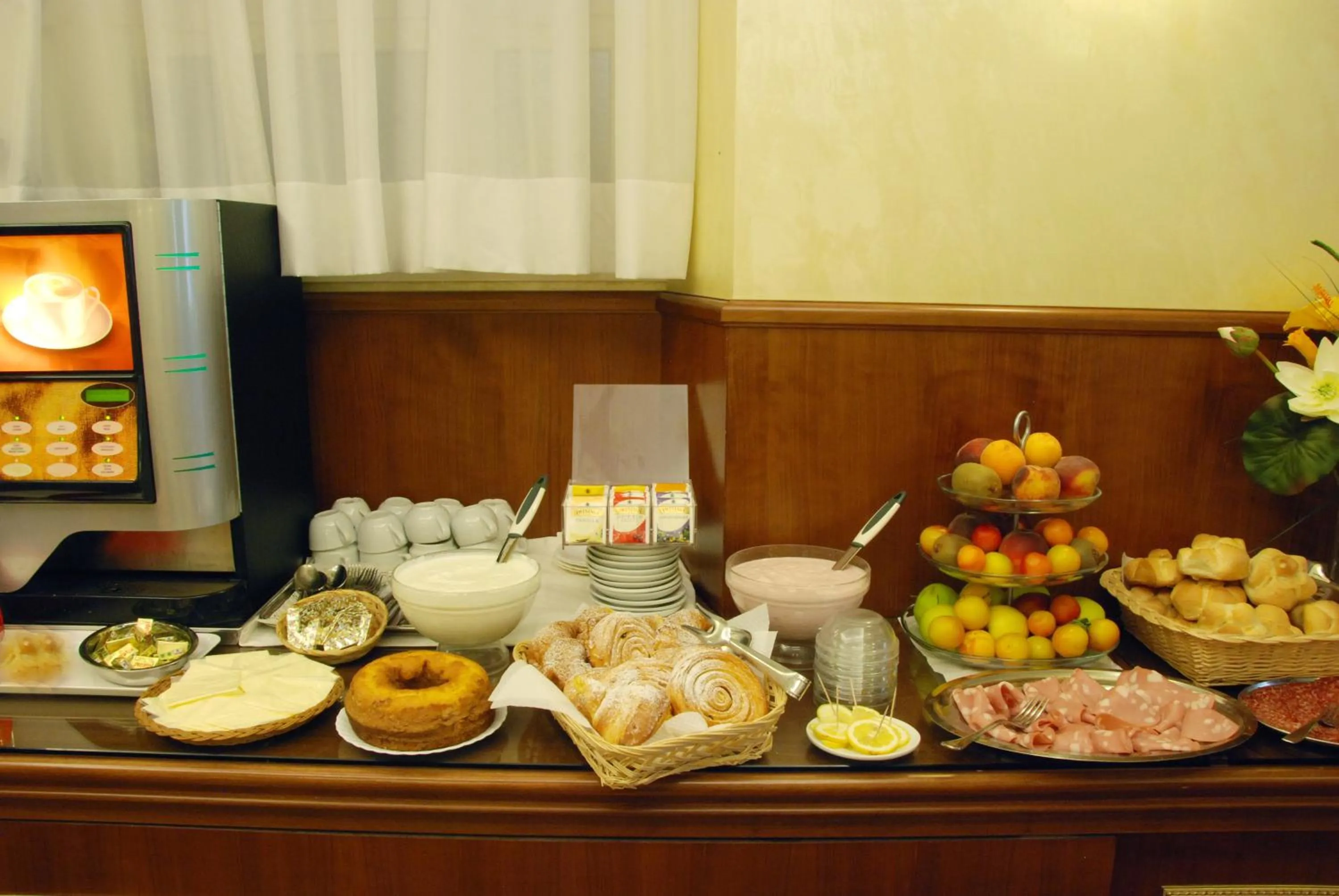 Restaurant/places to eat in Hotel Marco Polo Rome