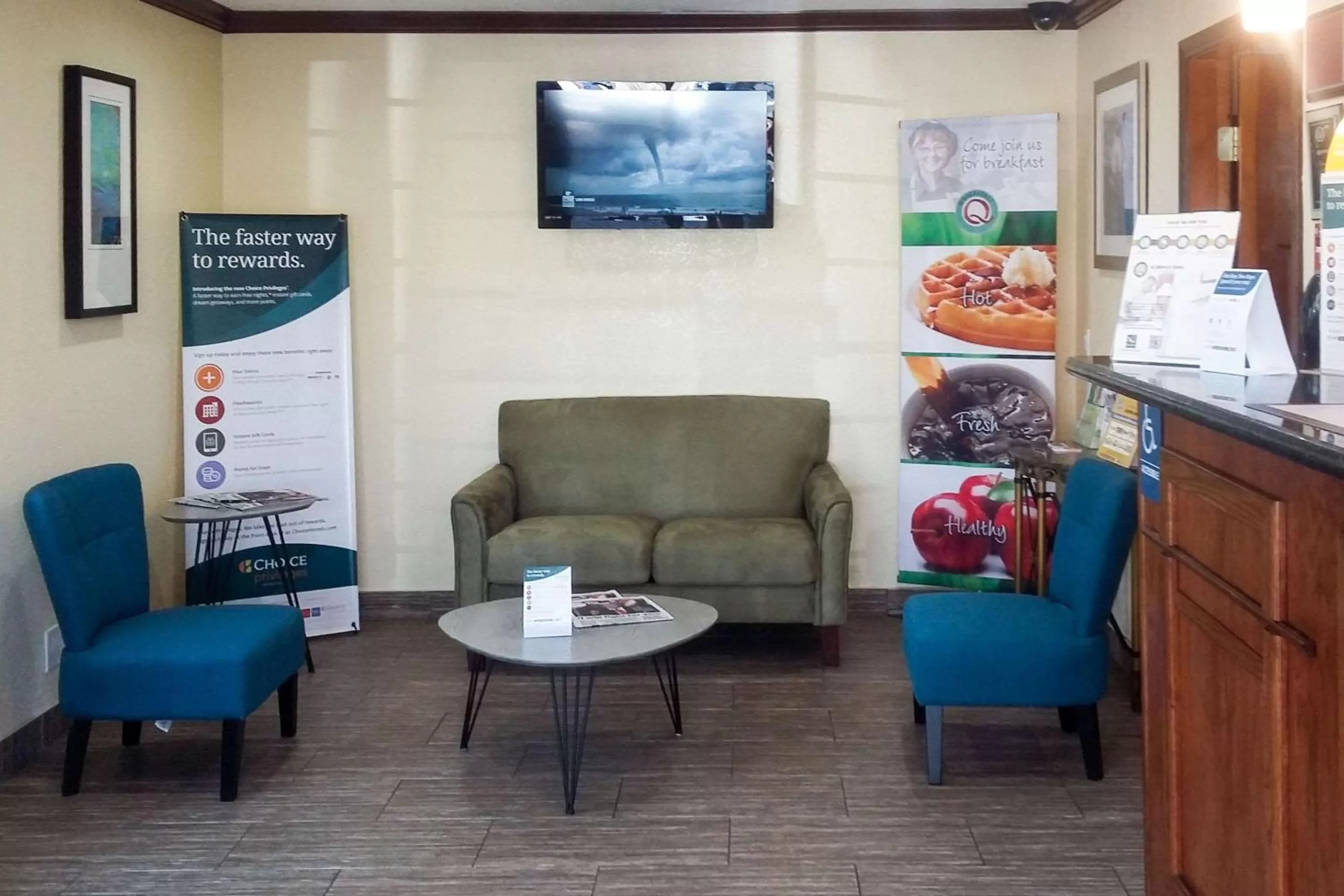 Lobby or reception, Seating Area in Quality Inn San Diego I-5 Naval Base