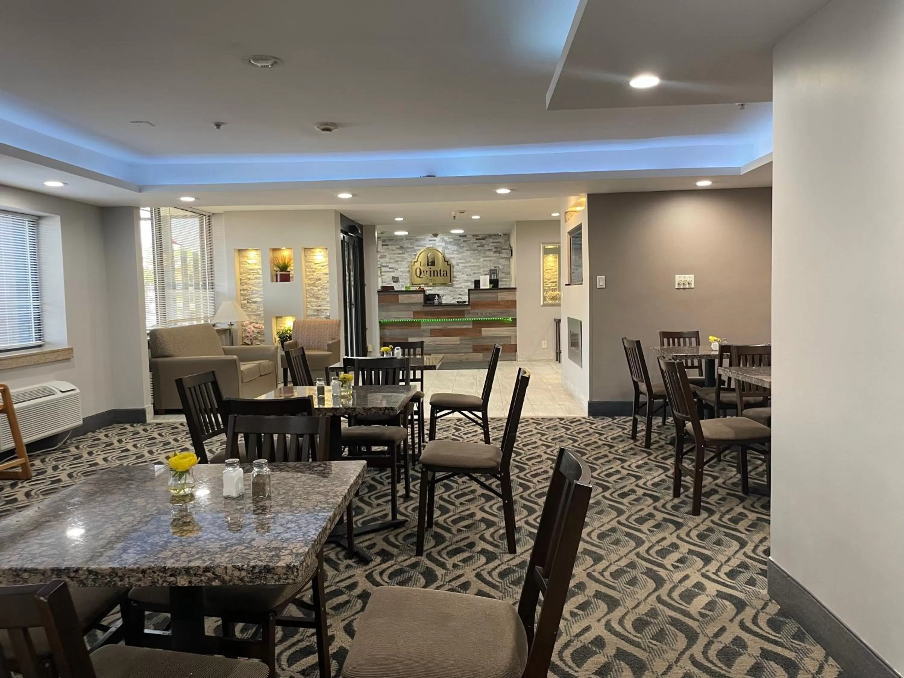 La Quinta Inn and Suites by Wyndham Cincinnati North