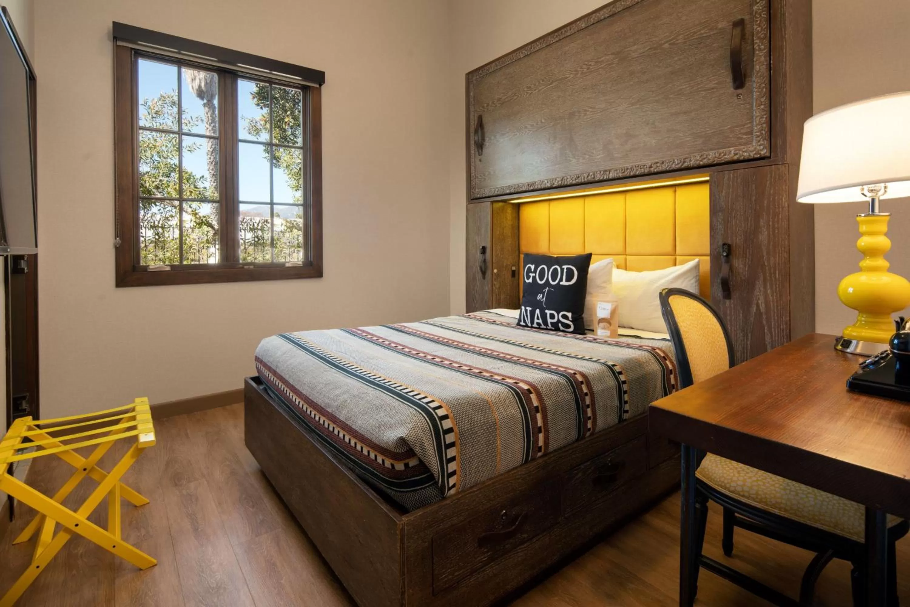 Photo of the whole room, Bed in Moxy Santa Barbara