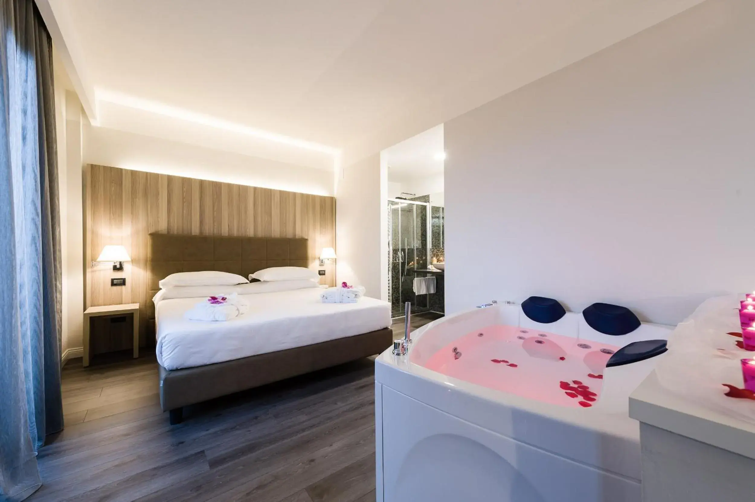 Deluxe Junior Suite - single occupancy in Hotel Garden Experience Deluxe Junior Suite - single occupancy in Hotel Garden Experience