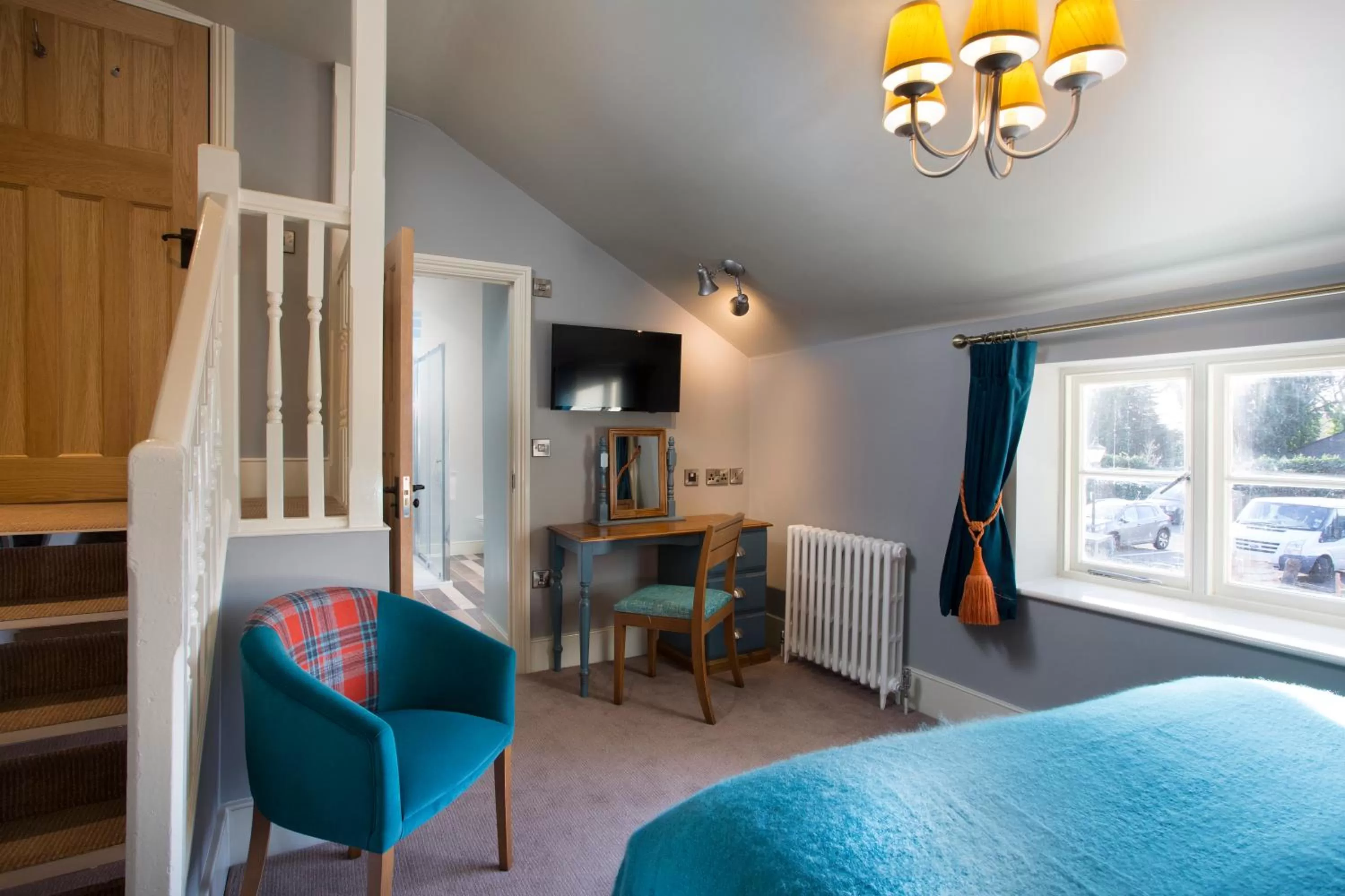 Bedroom, Bed in The Ostrich Inn Colnbrook London Heathrow