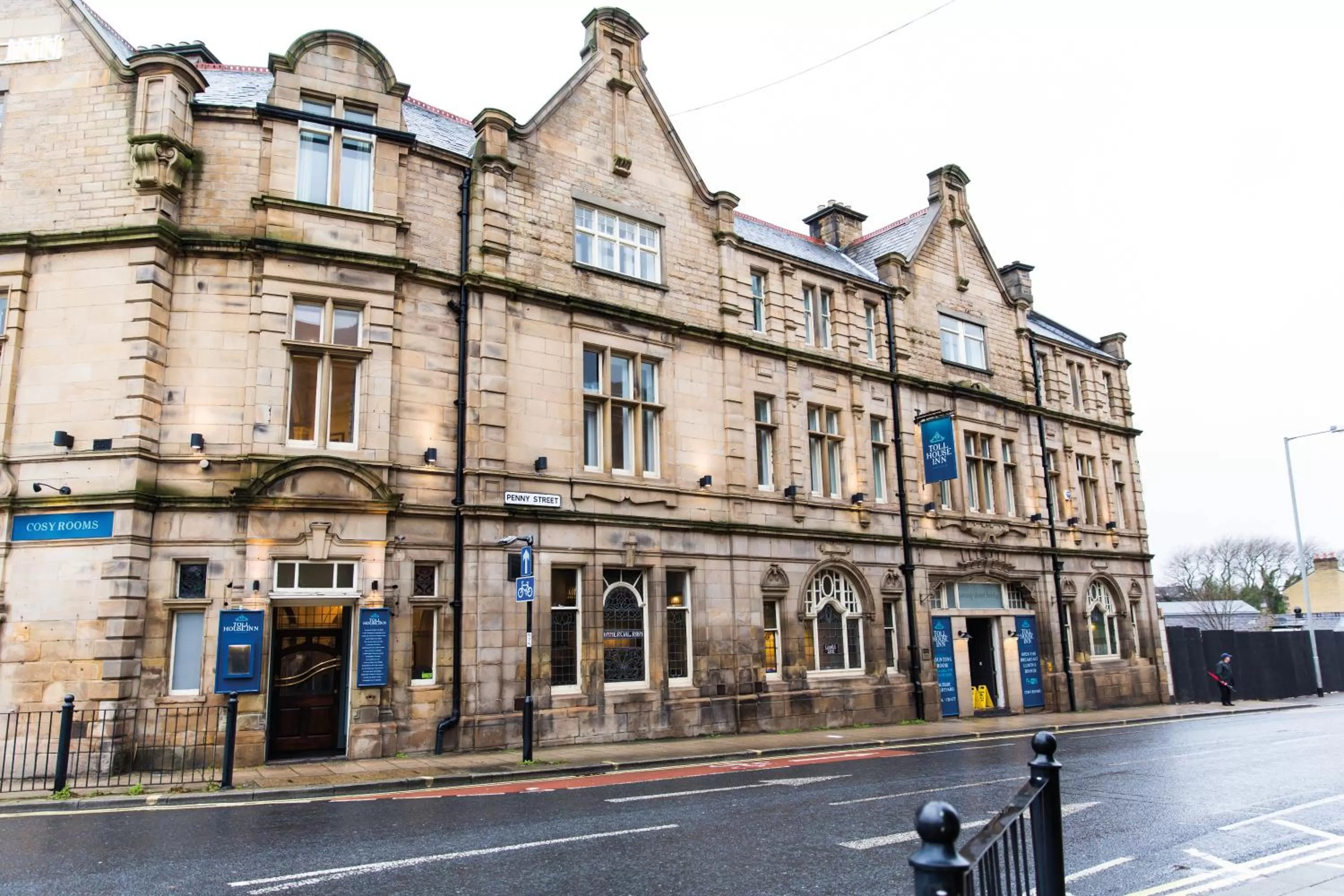 Facade/entrance in Toll House Inn