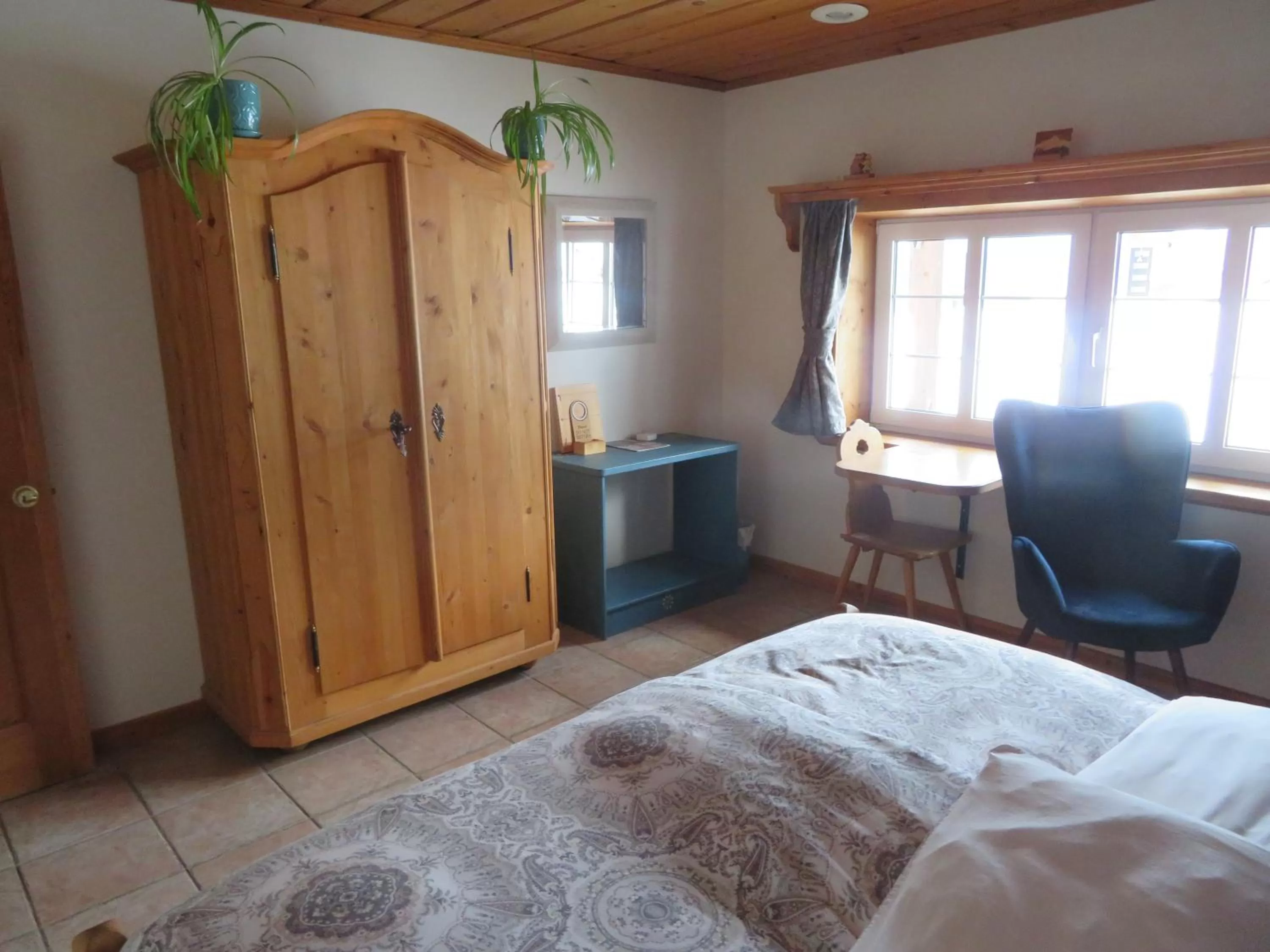 Bed in Alpenglow Bed and Breakfast