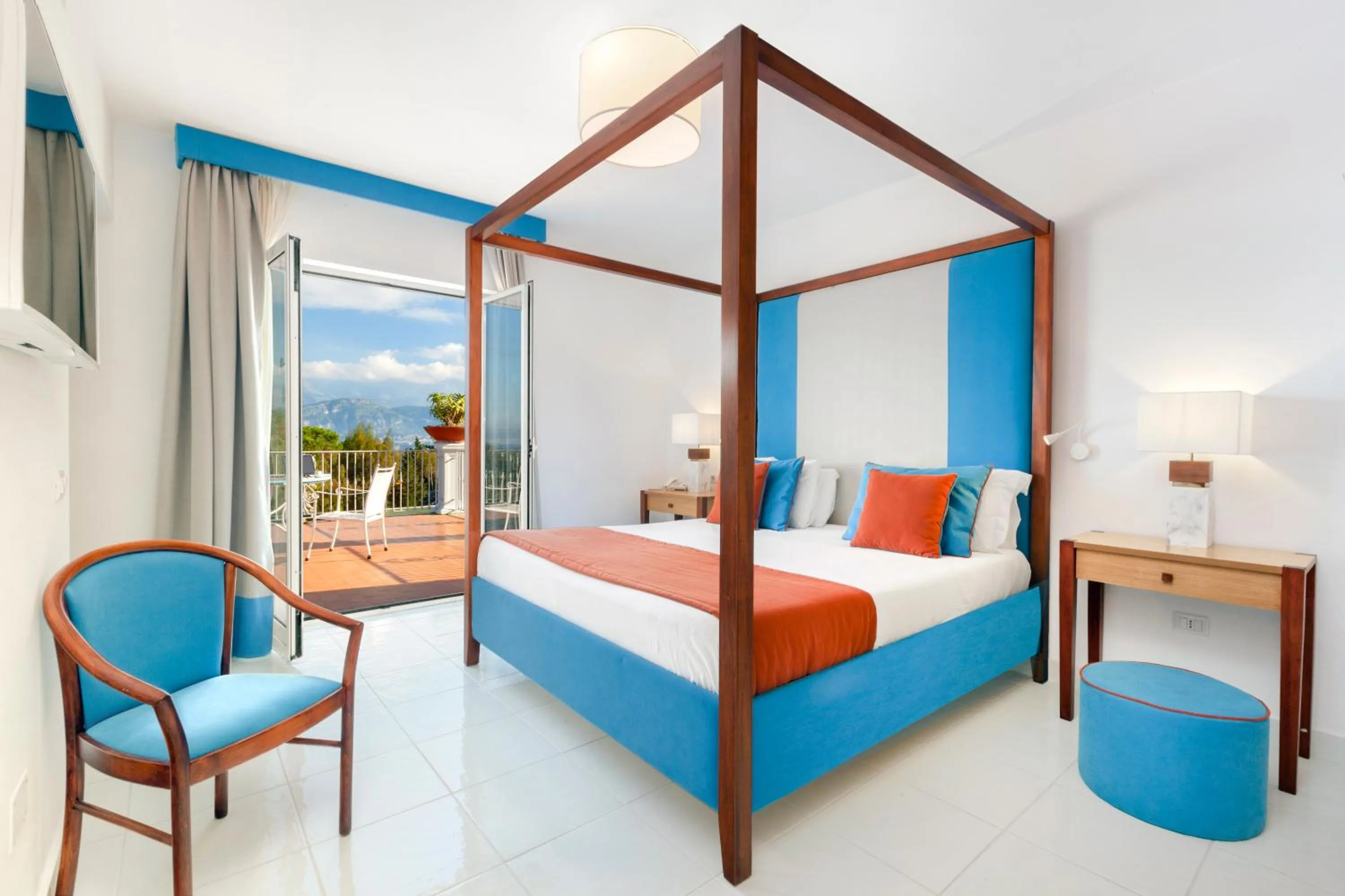 Bedroom, Bed in Atlantic Palace Hotel