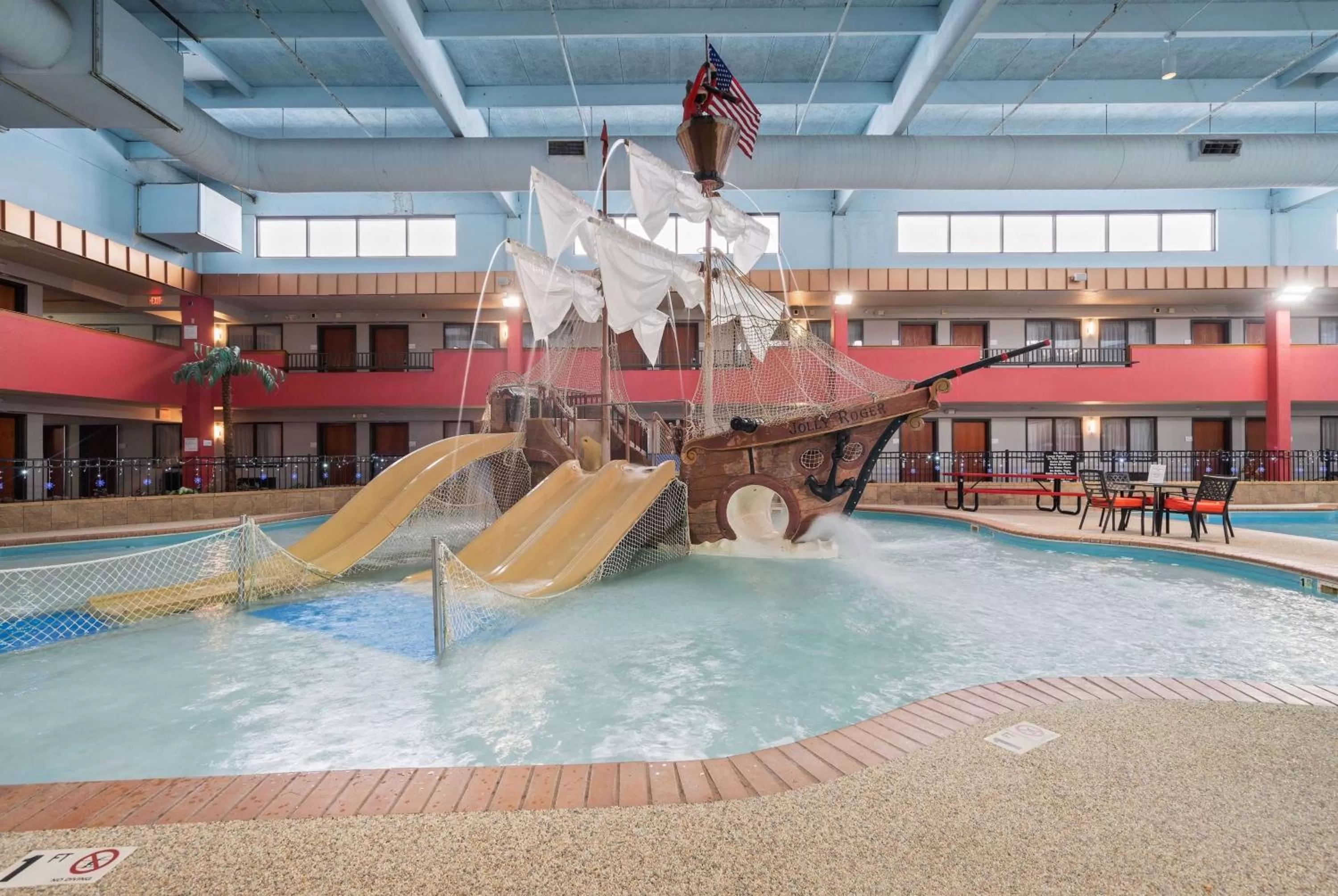 Swimming pool in Ramada by Wyndham Sioux Falls Airport - Waterpark Resort & Event Center