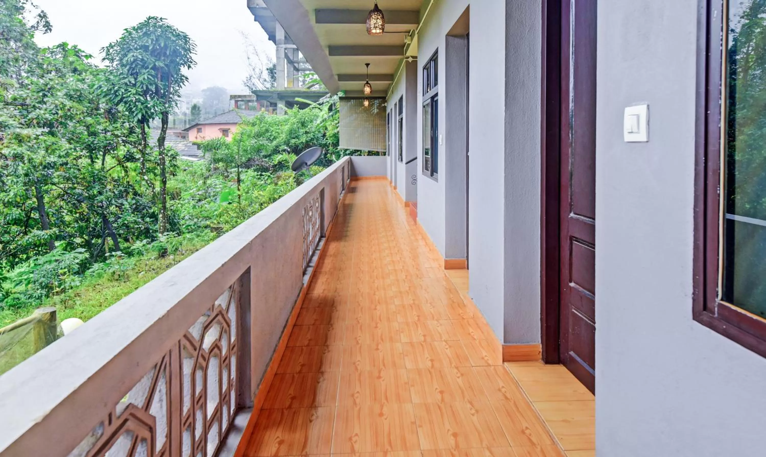 Balcony/Terrace in Itsy Hotels Igloo Residency, 400 Meters From Raja Seat Garden