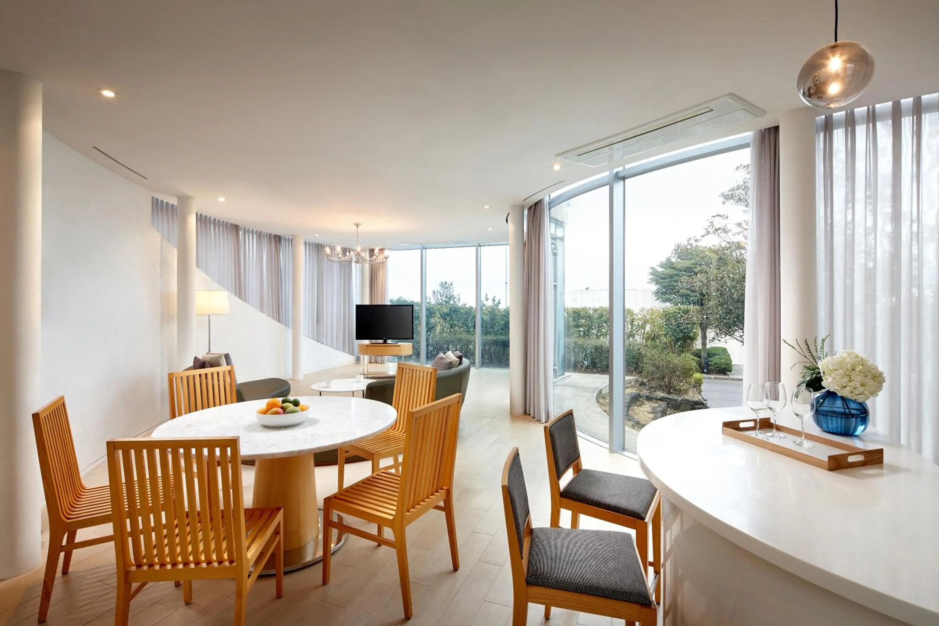 Dining area in Lotte Resort Jeju Artvillas