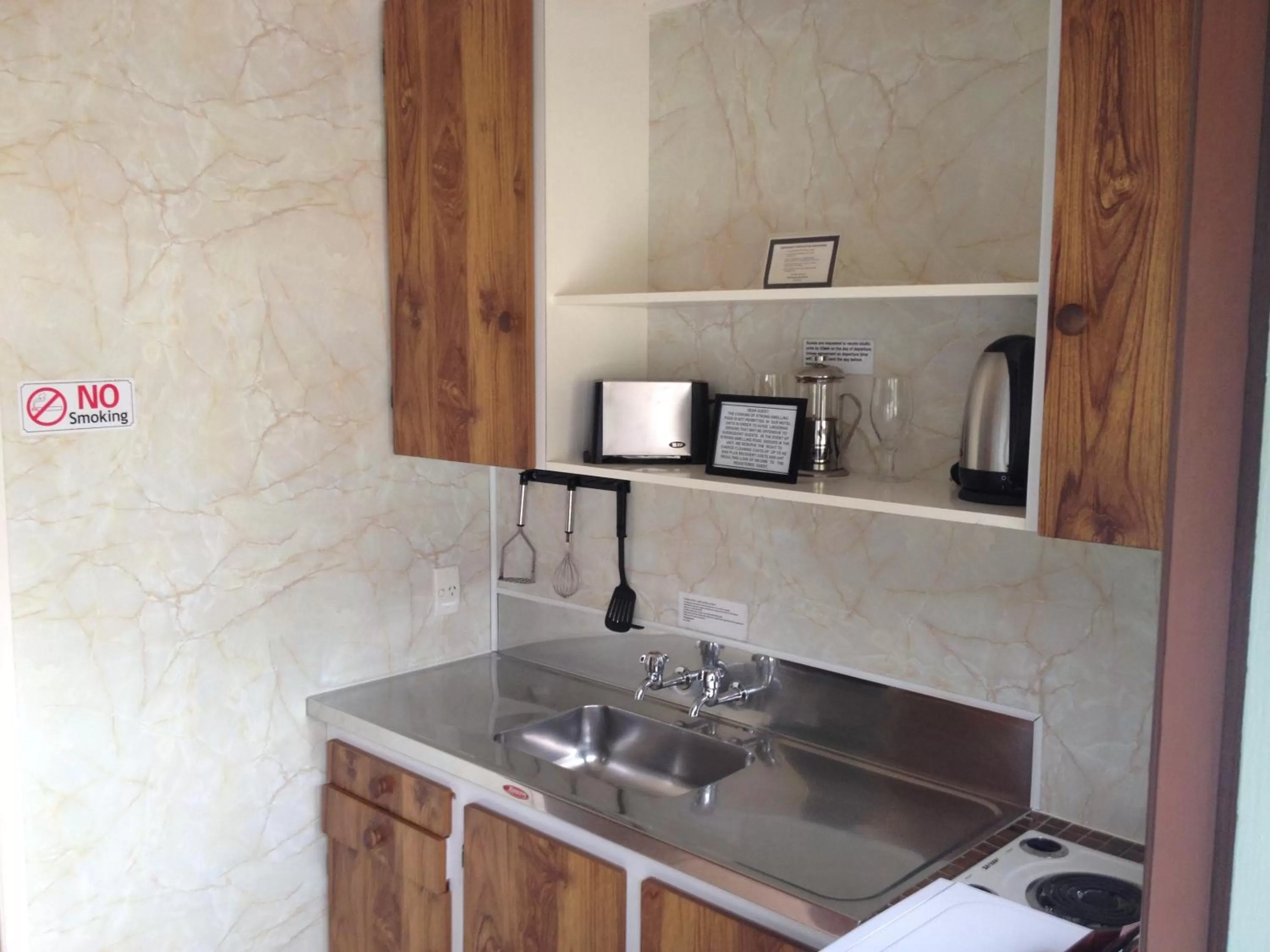 Kitchen or kitchenette in Bay Sands Seafront Studios