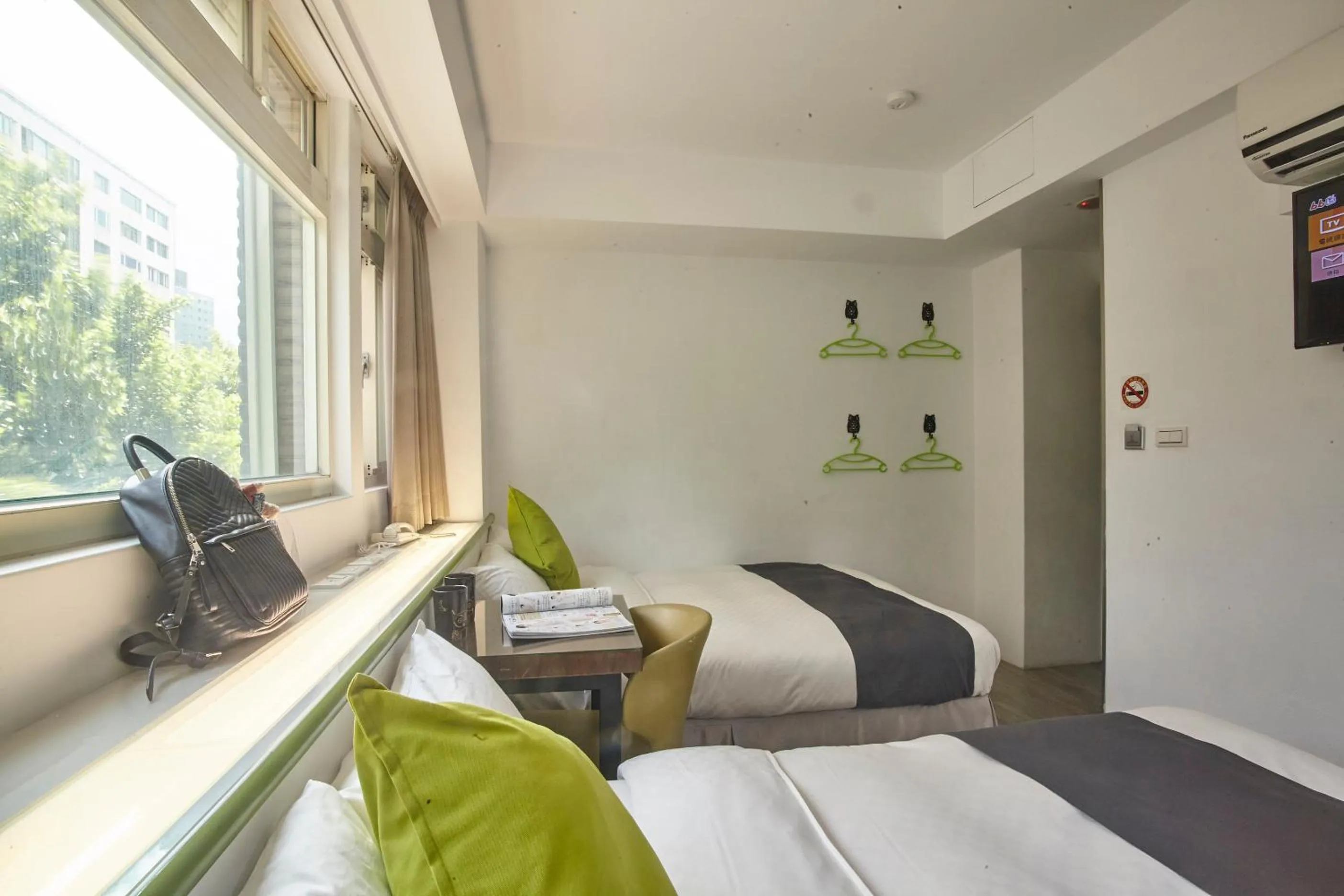 Photo of the whole room, Bed in T.O. Hotel Chengde