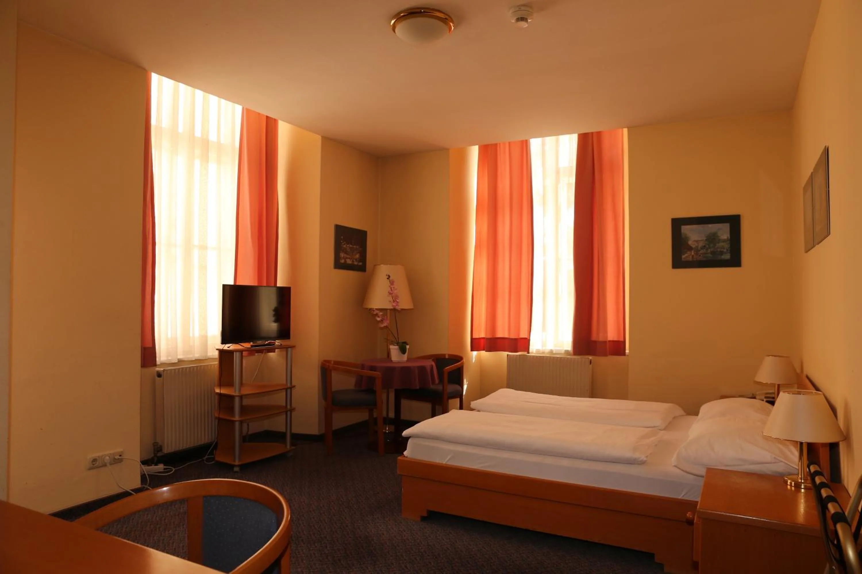 Photo of the whole room, Bed in Hotel Am Schottenpoint