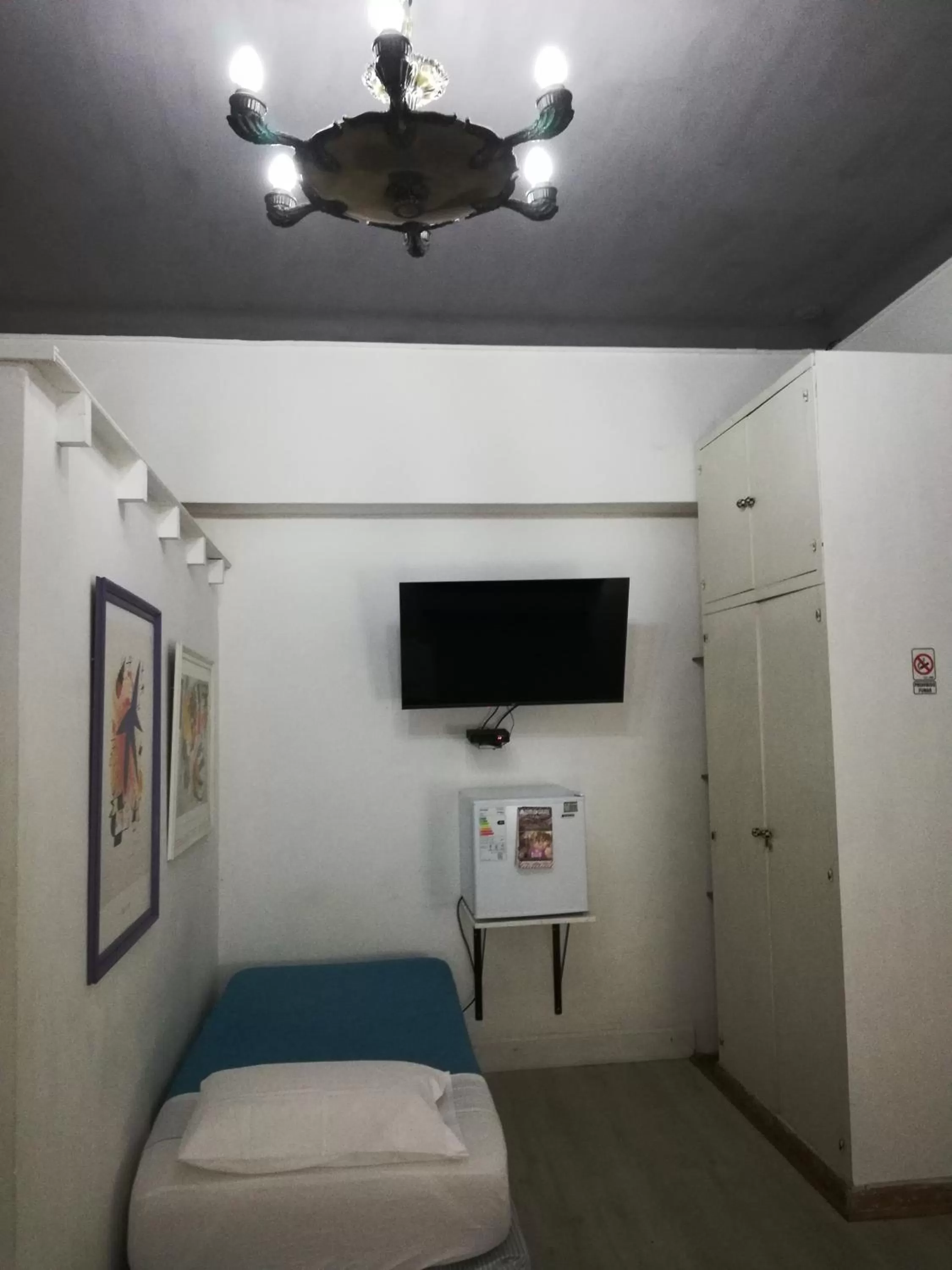 TV/Entertainment Center in Casablanca Boutique Hotel Adrogué