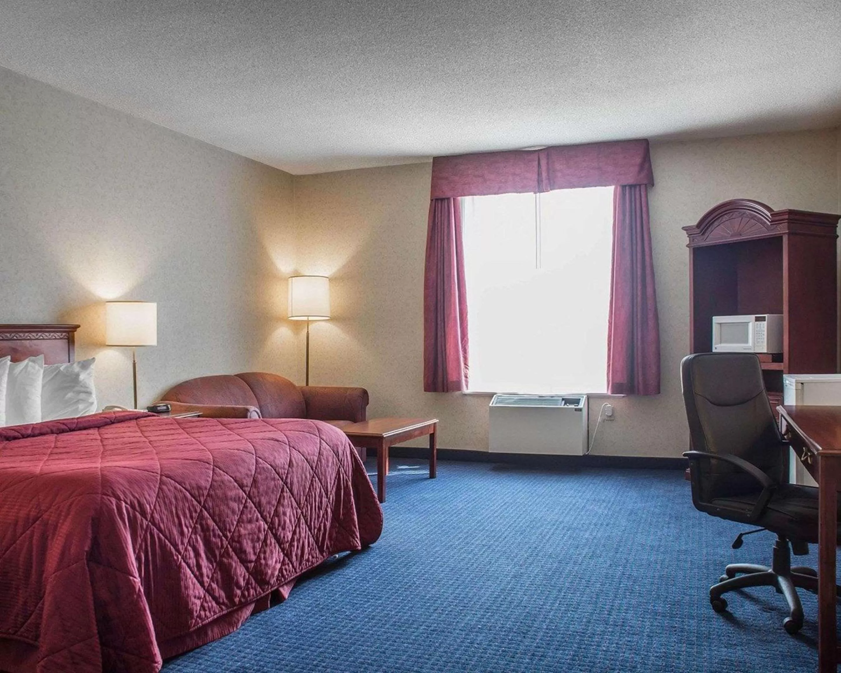 Photo of the whole room in Quality Hotel & Suites Woodstock