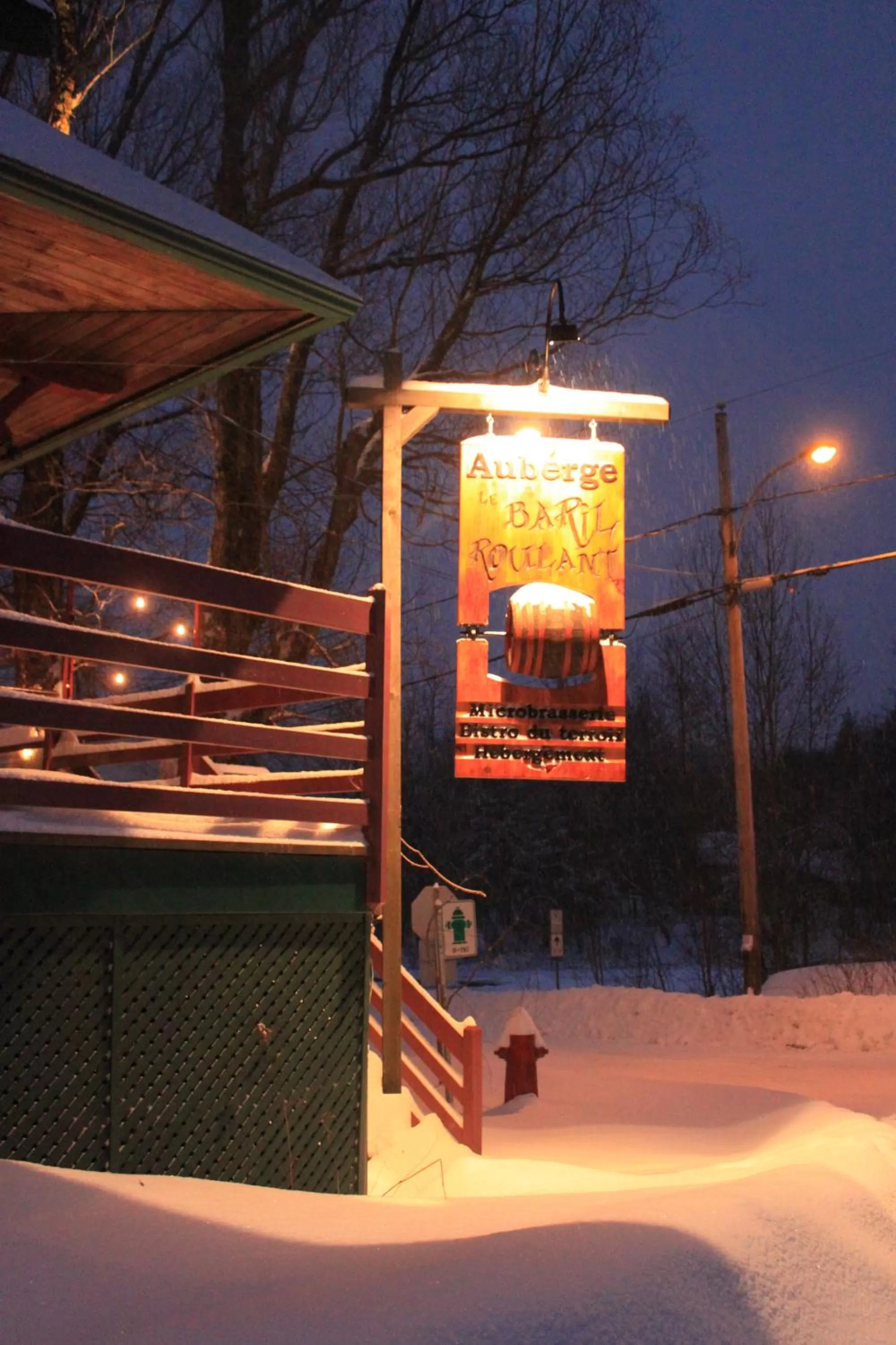 Facade/entrance in Auberge Micro-Brasserie Le Baril Roulant