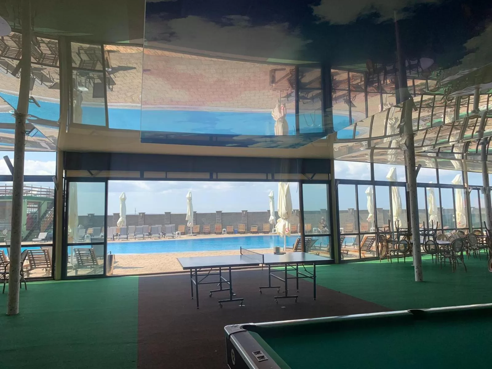 Billiard, Swimming Pool in Hotel Eden