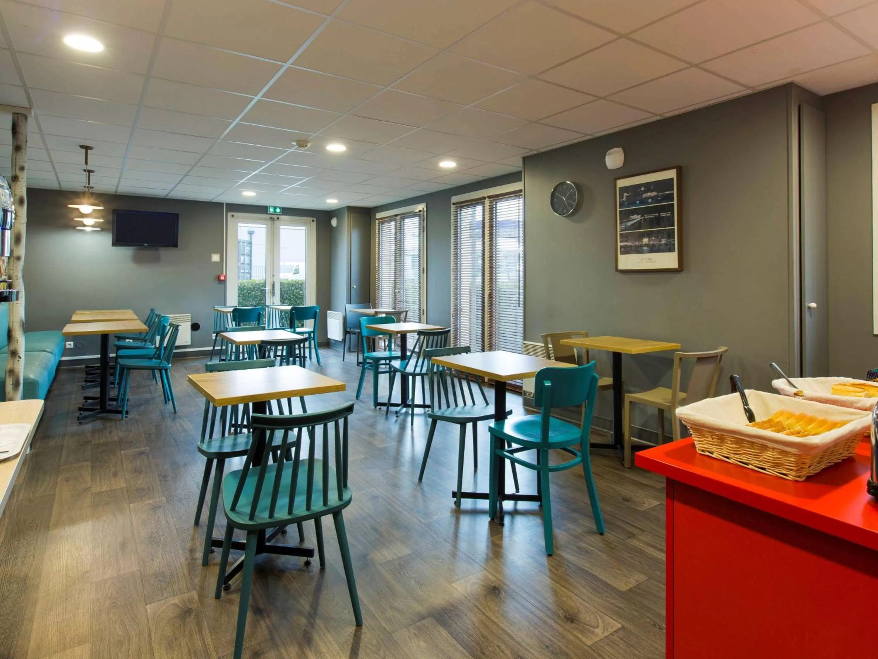 Property building in HOTEL F1 Lyon Genay Massieux