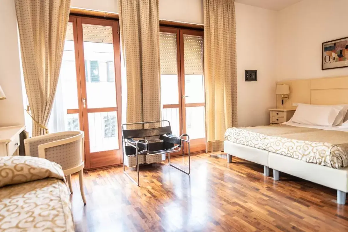 Superior Triple Room with View in Grand Hotel Duomo Superior Triple Room with View in Grand Hotel Duomo