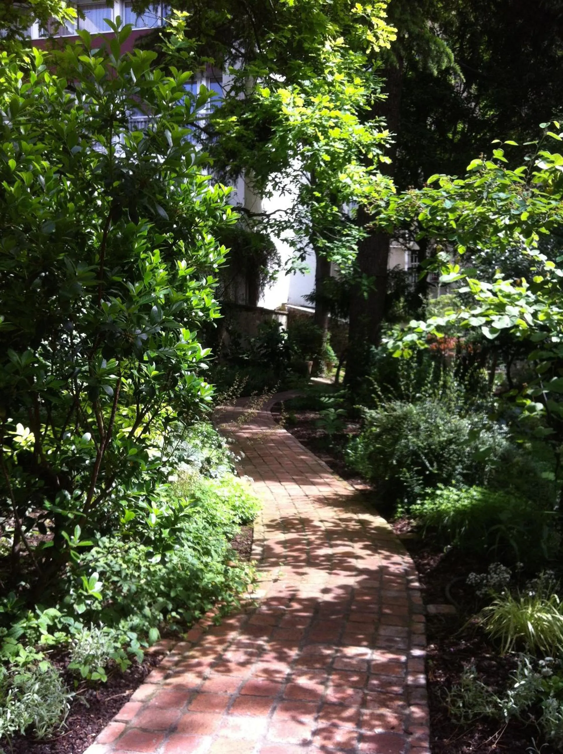 Garden in Eden Lodge Paris