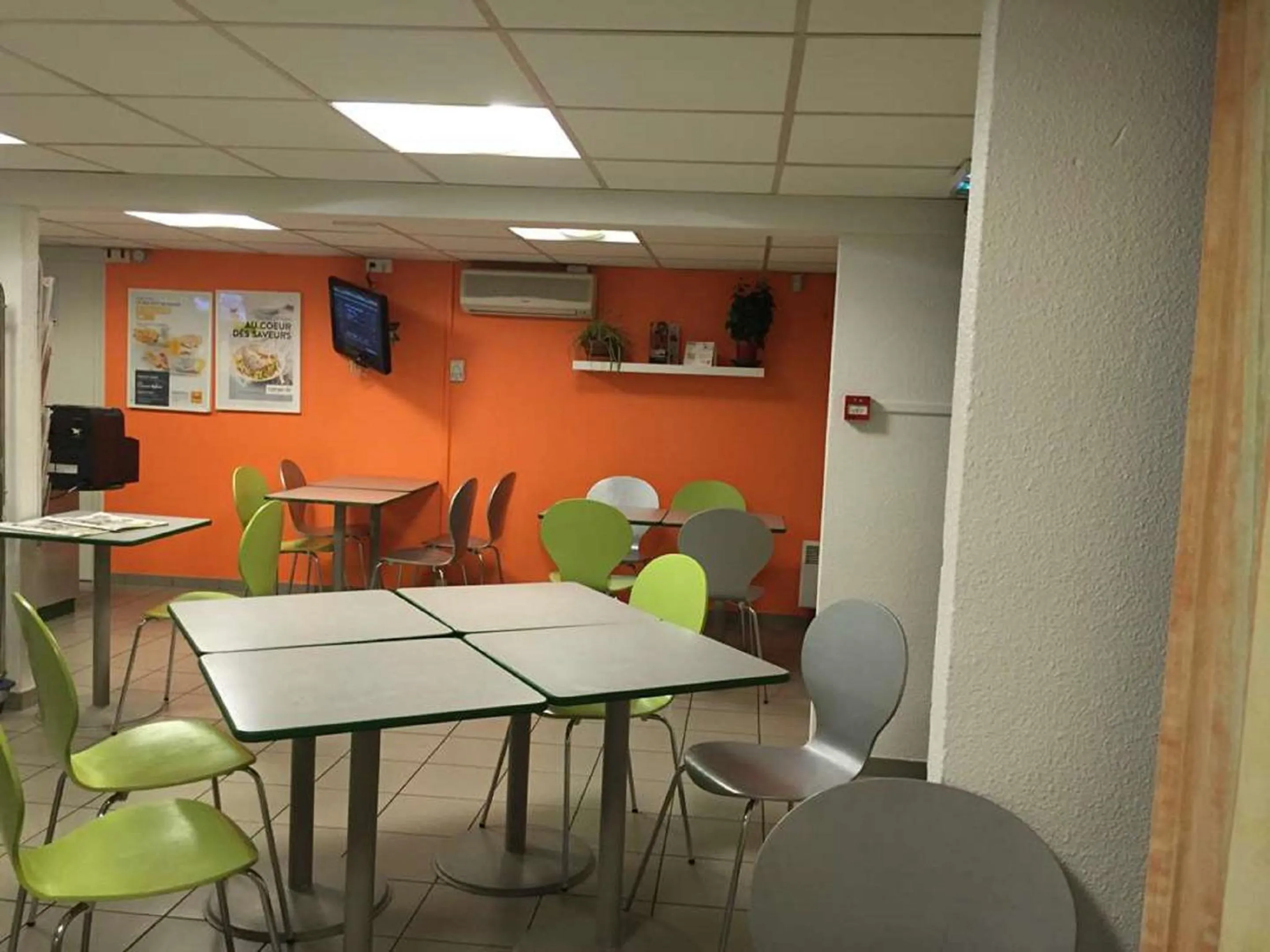 Lobby or reception in Premiere Classe St Etienne Nord Villars