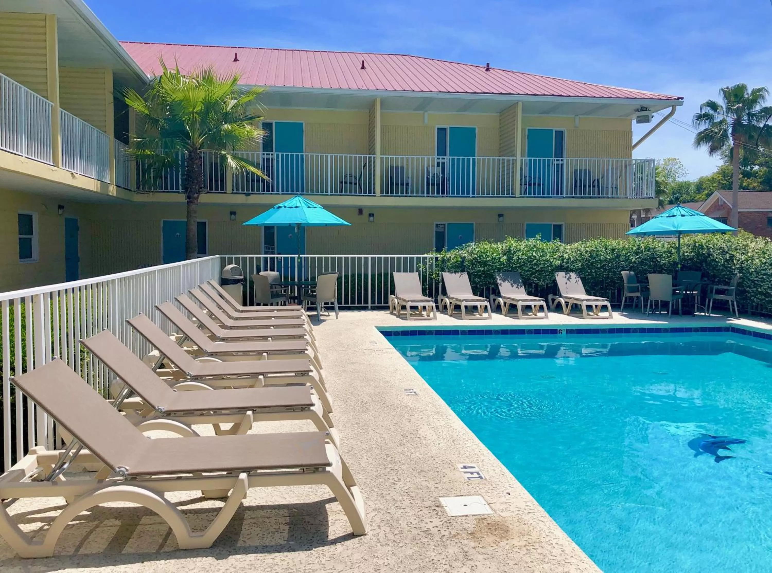 Swimming pool in Dunes Inn & Suites - Tybee Island