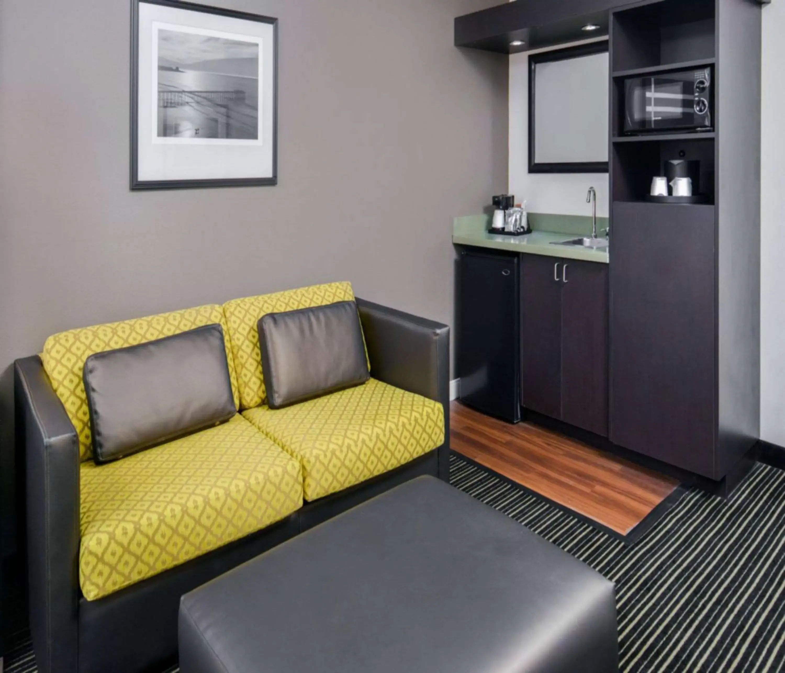 King Studio with Sofa Bed - Non-Smoking in Hampton Inn & Suites San Francisco-Burlingame-Airport South King Studio with Sofa Bed - Non-Smoking in Hampton Inn & Suites San Francisco-Burlingame-Airport South