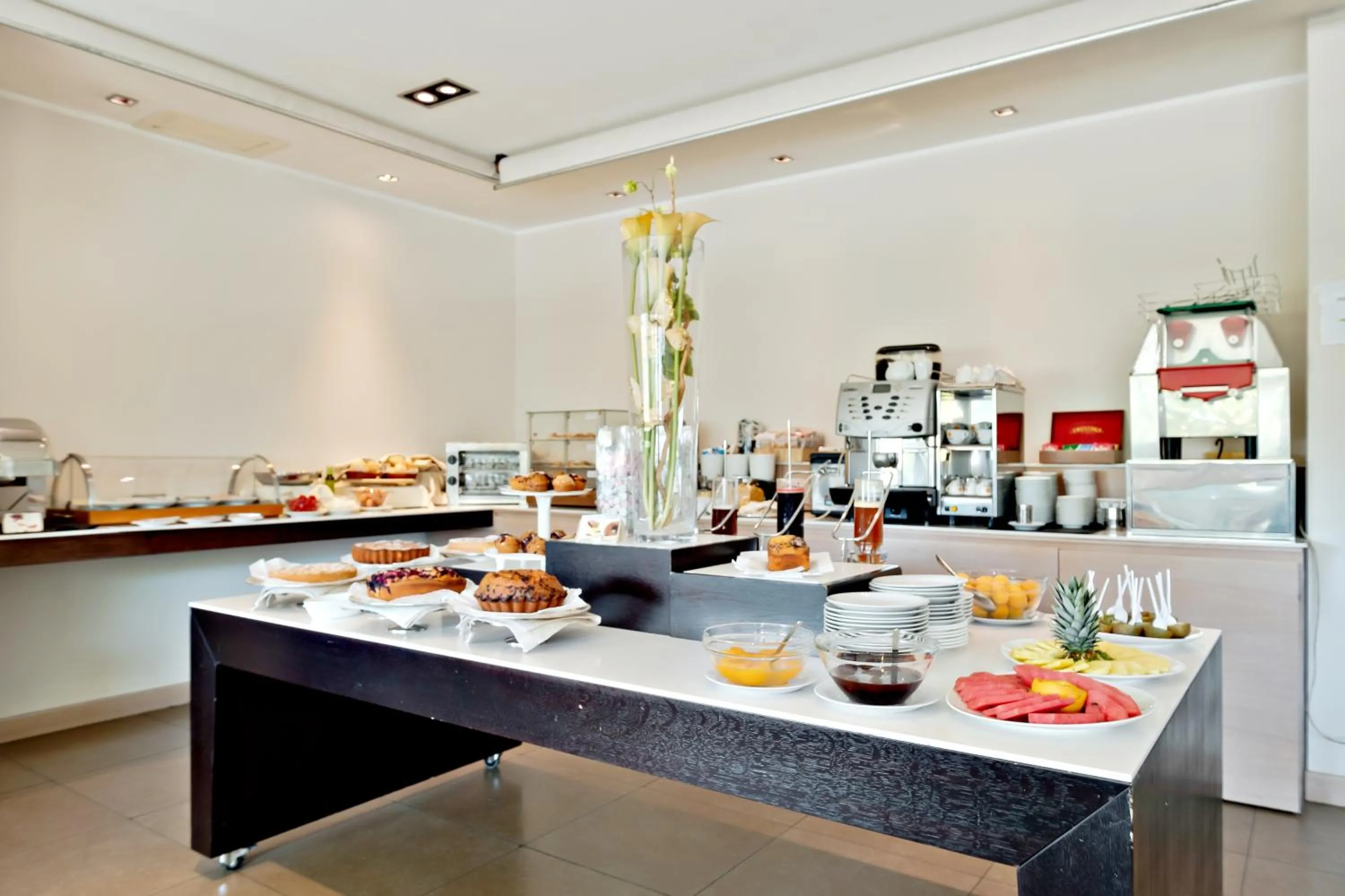 Buffet breakfast in Italiana Hotels Cosenza